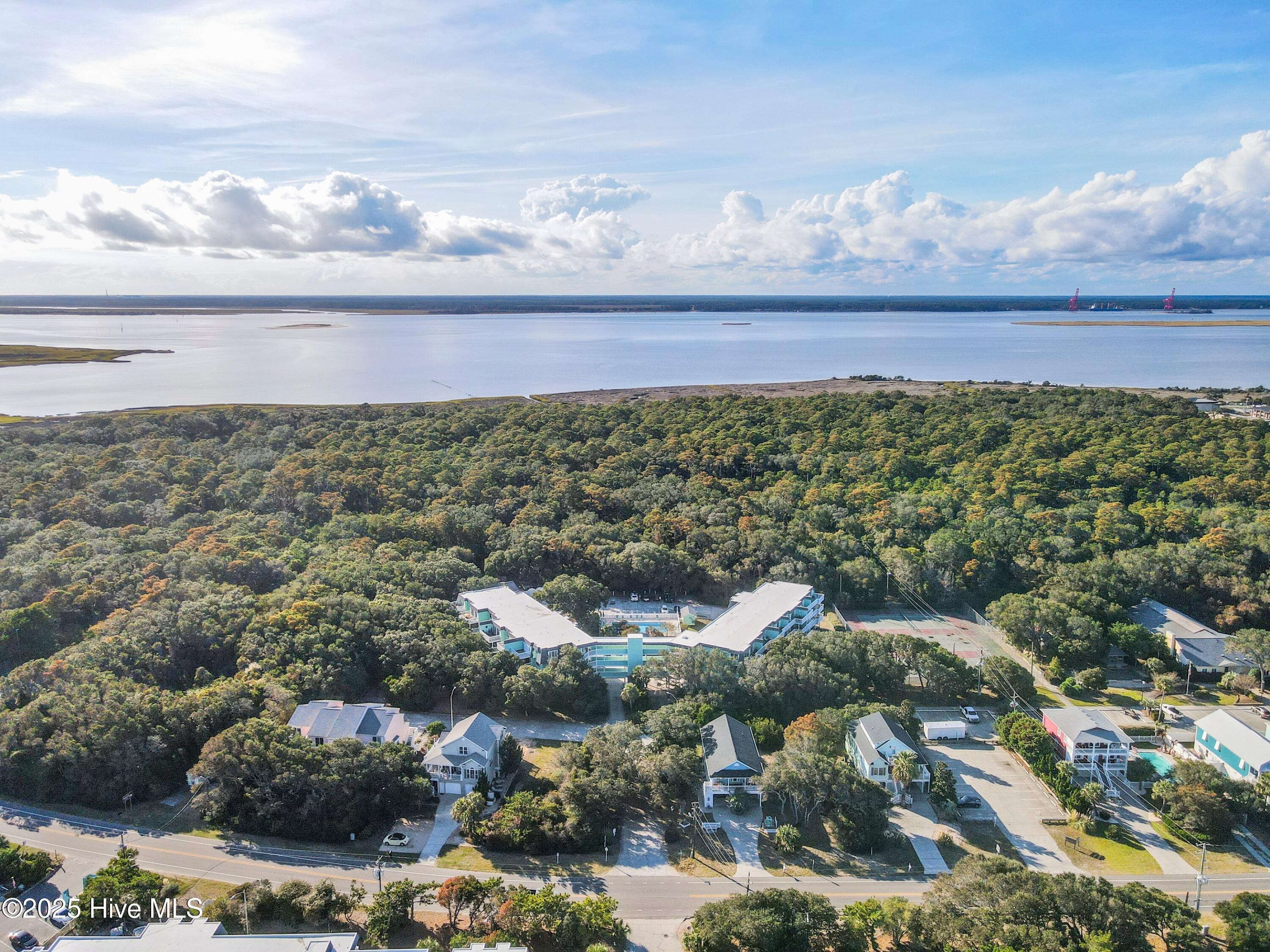 100532800 | Photo 71