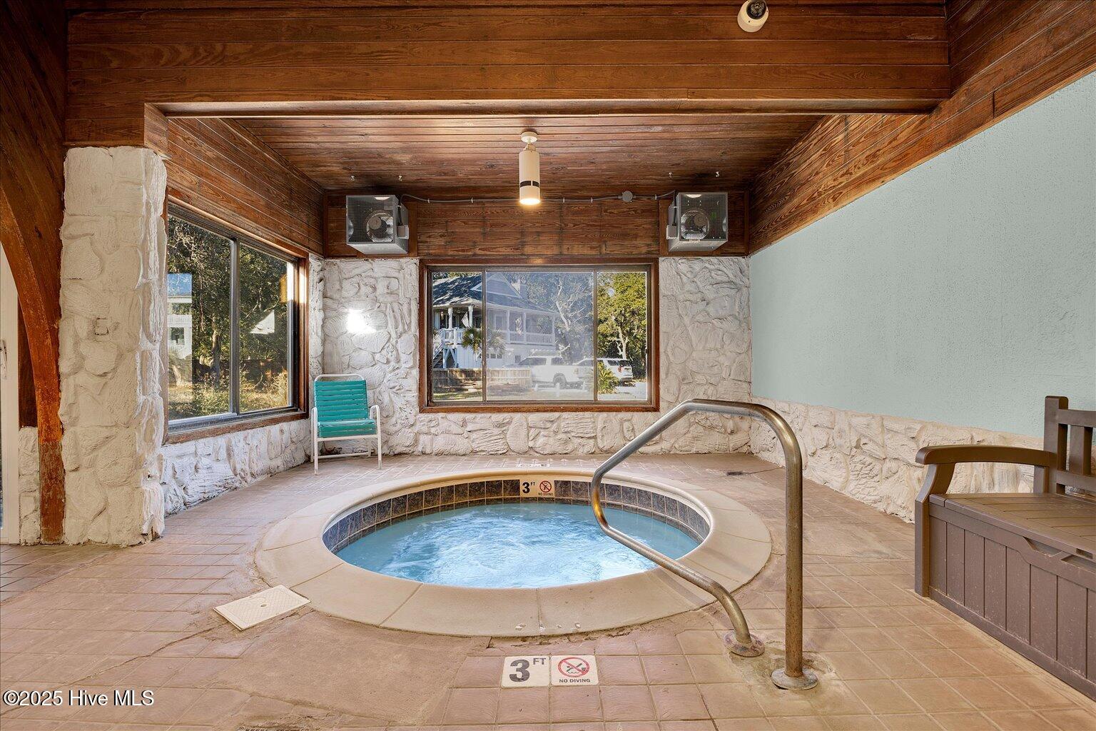 100490707 | Photo 52