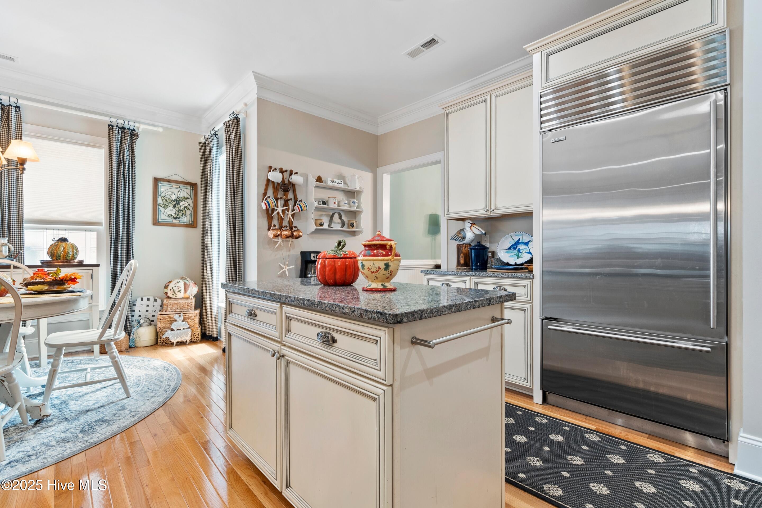 100525982 | Photo 19