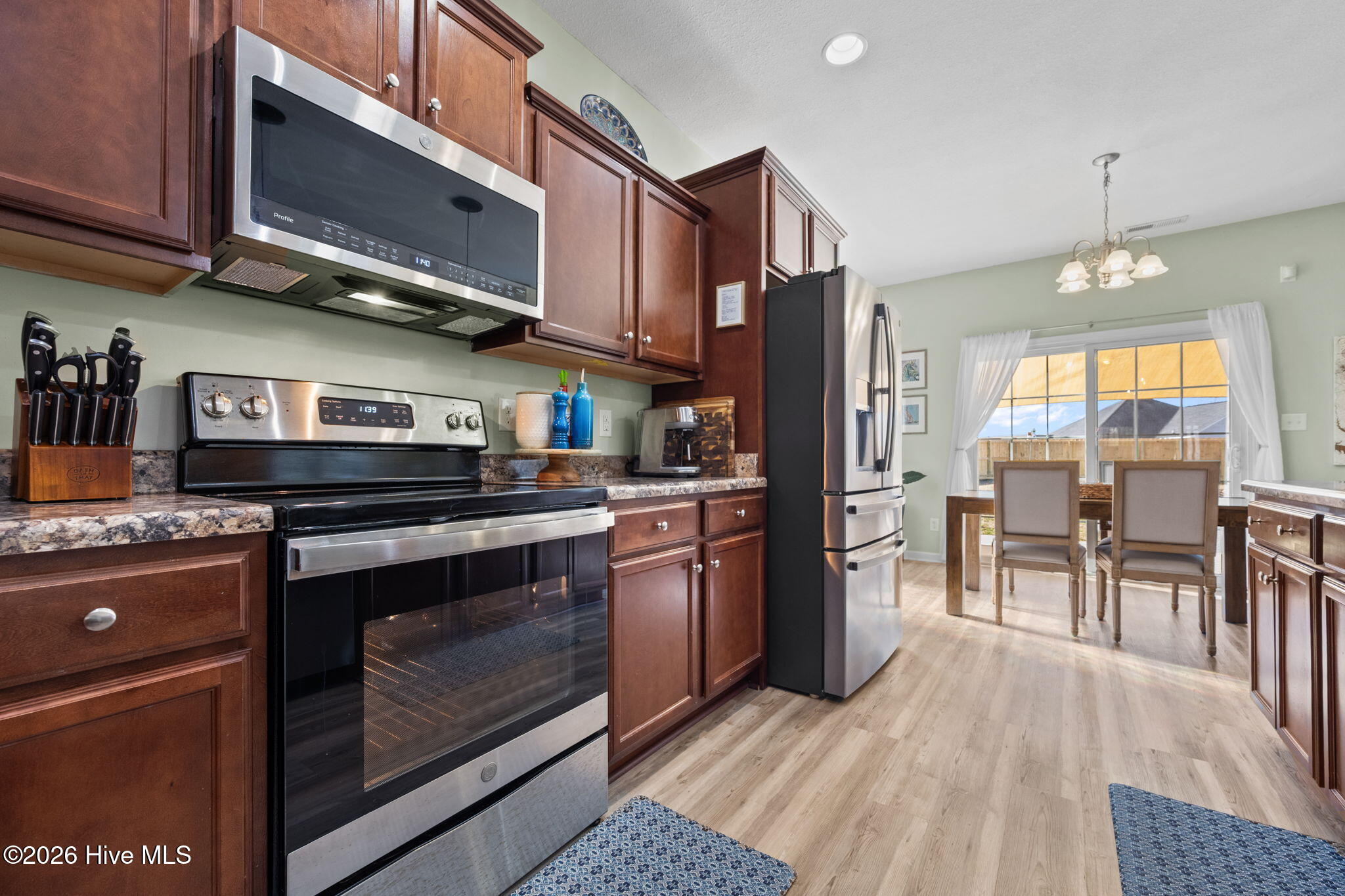 100557328 | Photo 11