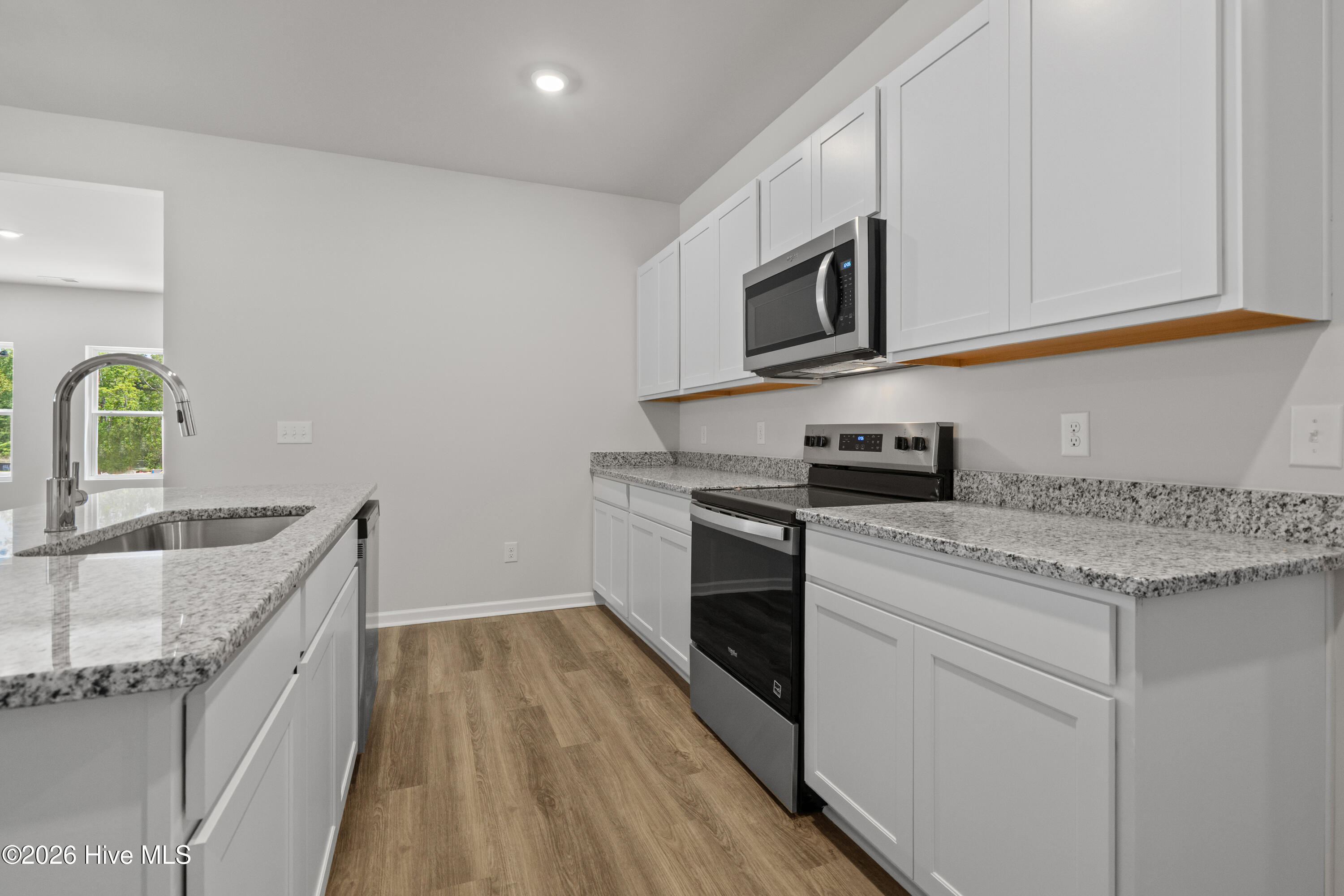 100554673 | Photo 18