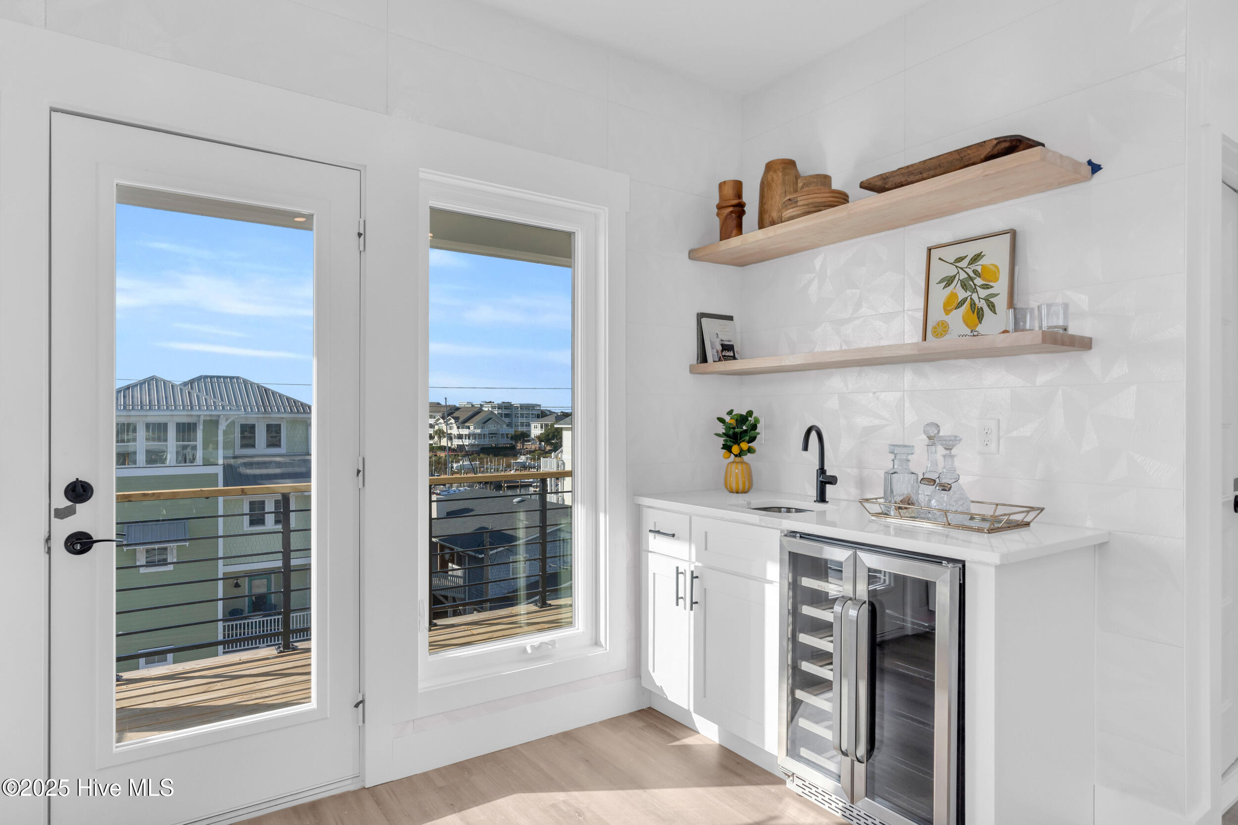 100535218 | Photo 17