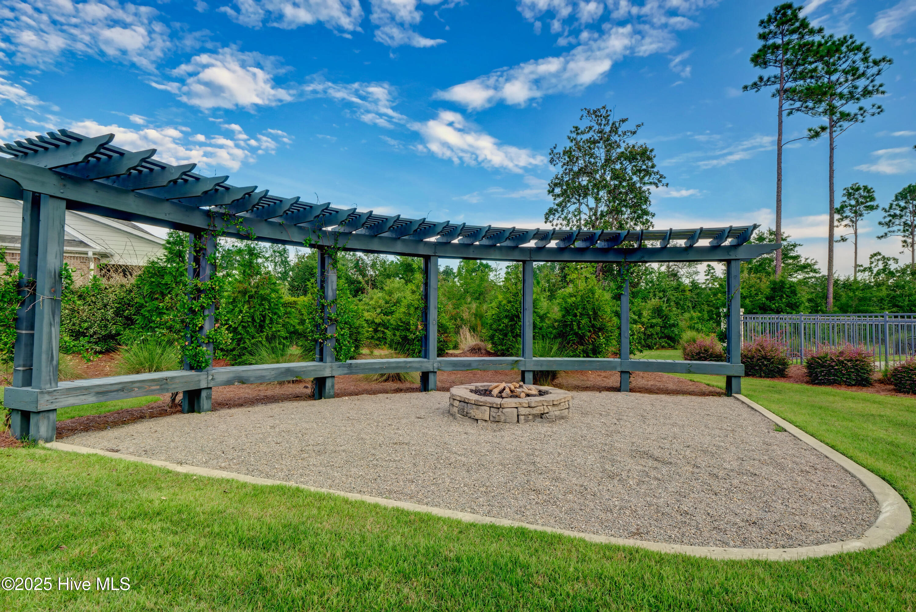 100529241 | Photo 36