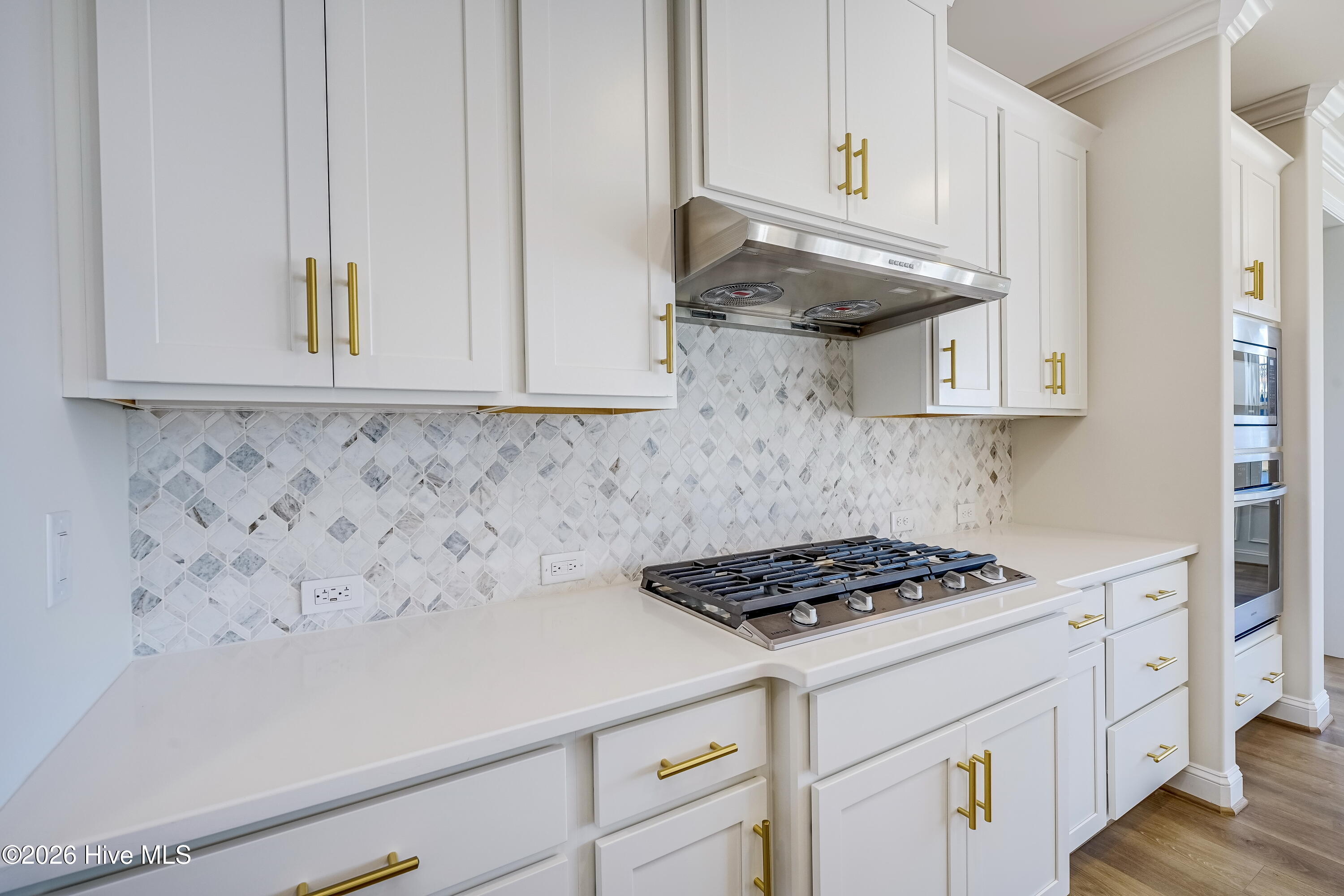 100564282 | Photo 12