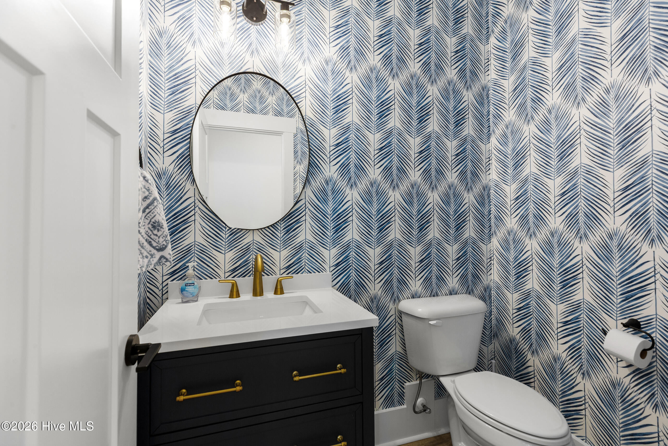 100562975 | Photo 30