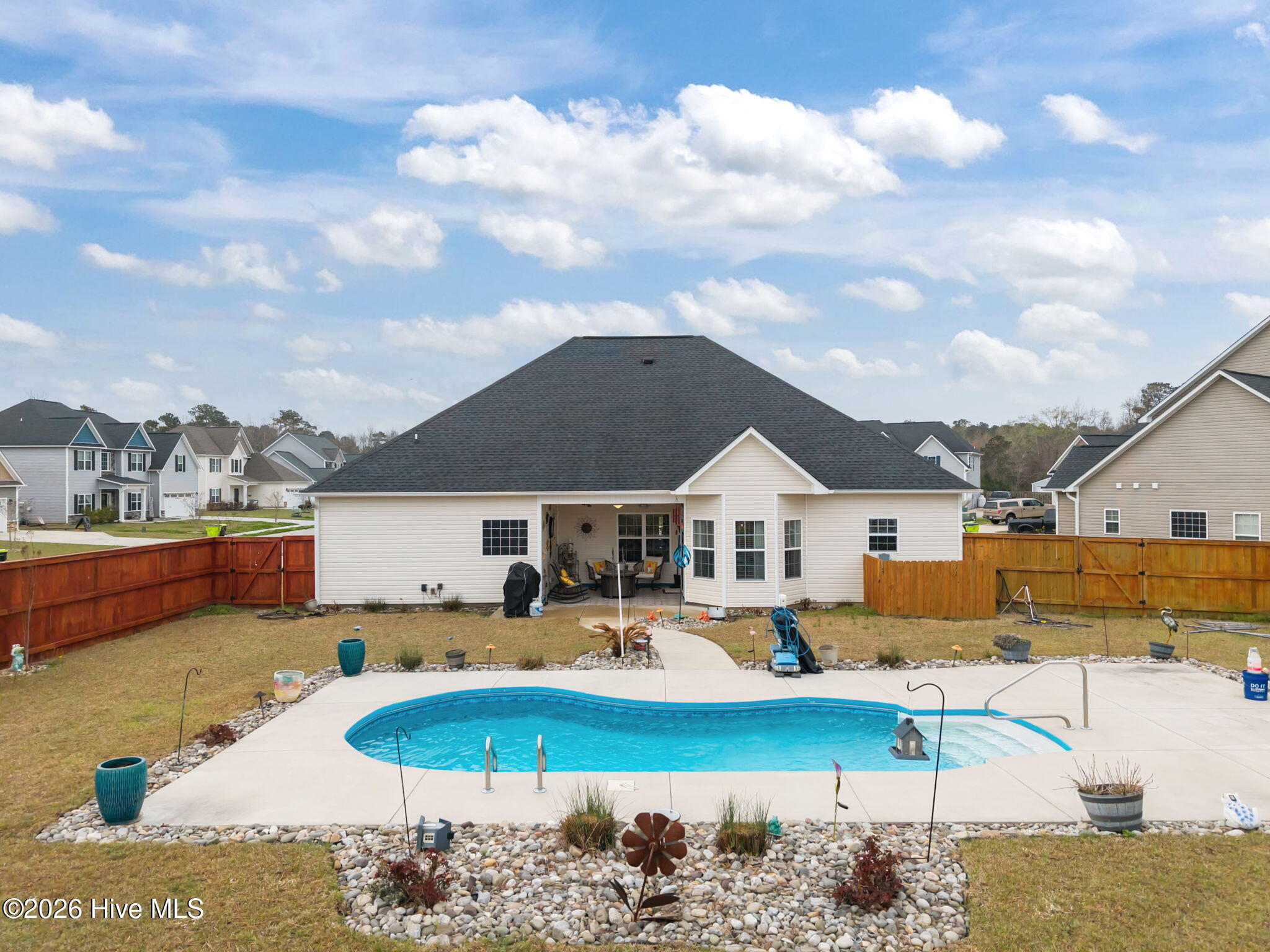 100560055 | Photo 36