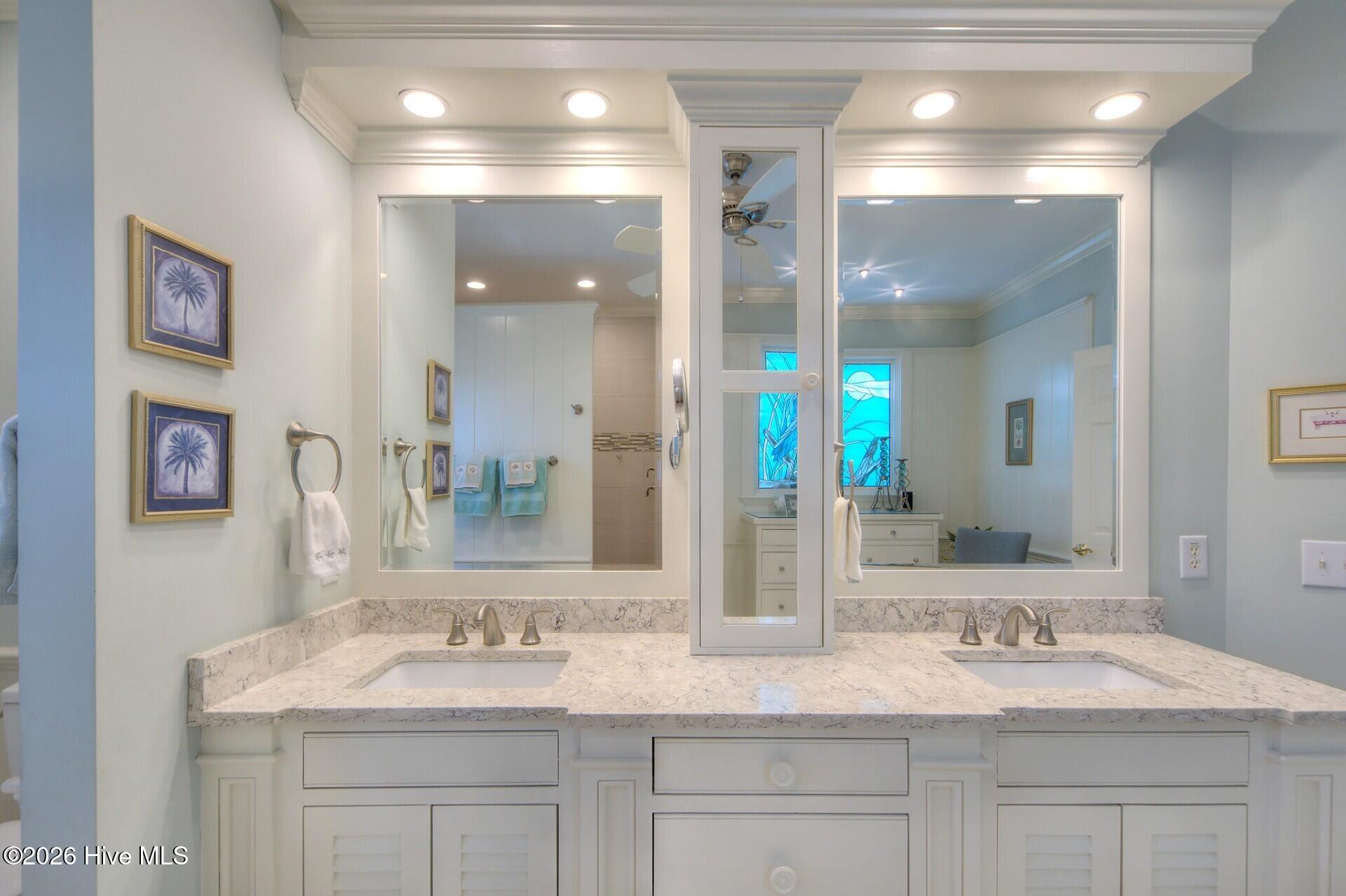 100553459 | Photo 51