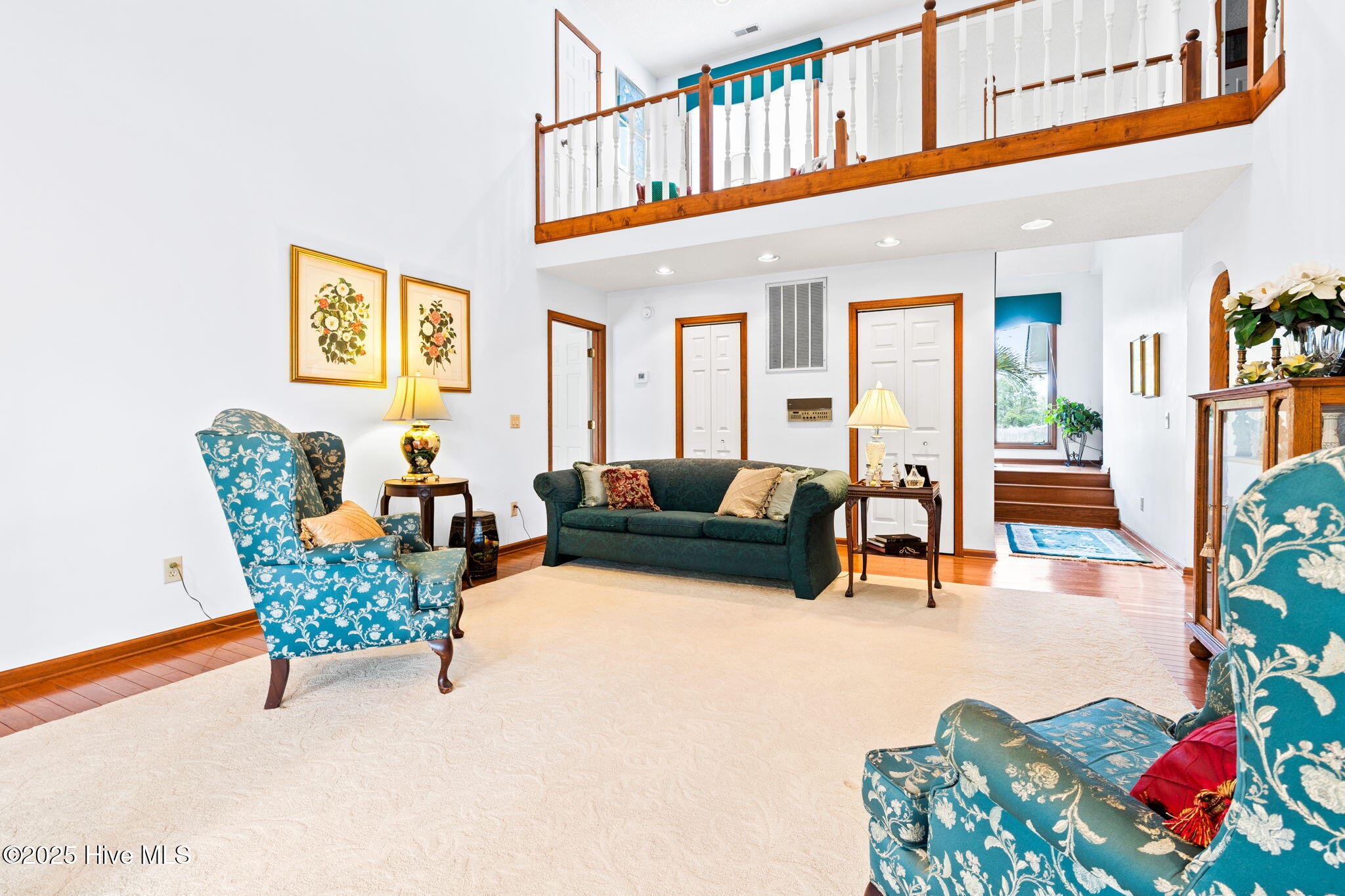 100499054 | Photo 12