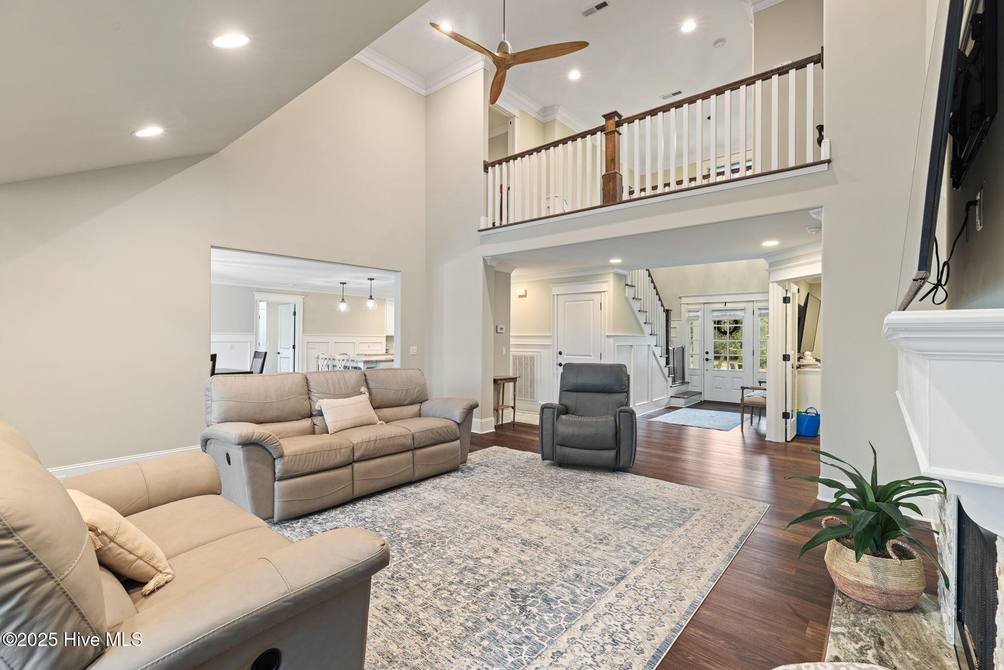 100548245 | Photo 16