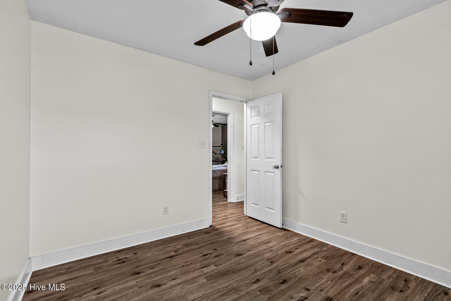 100536687 | Photo 14