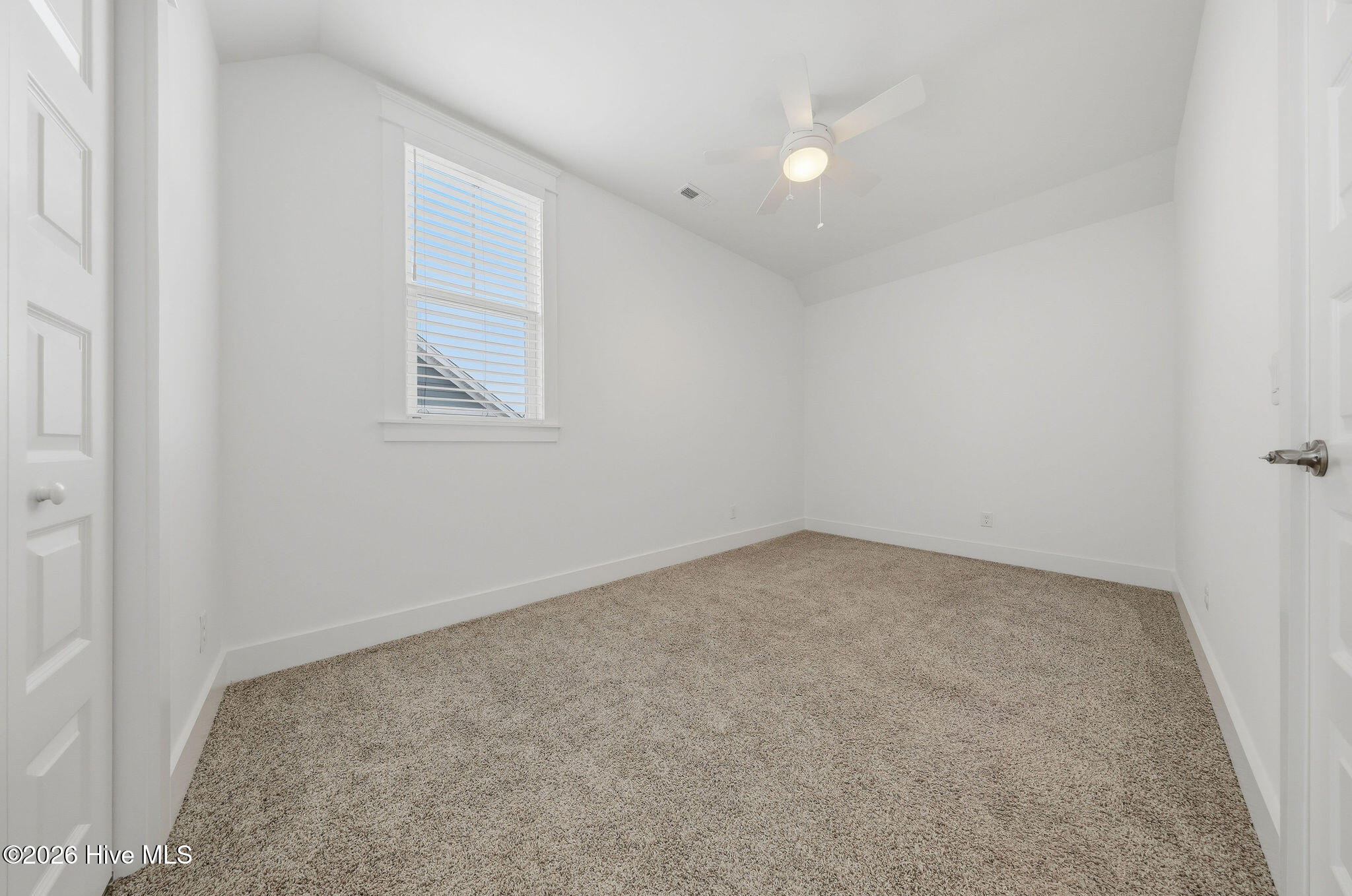 100562967 | Photo 44