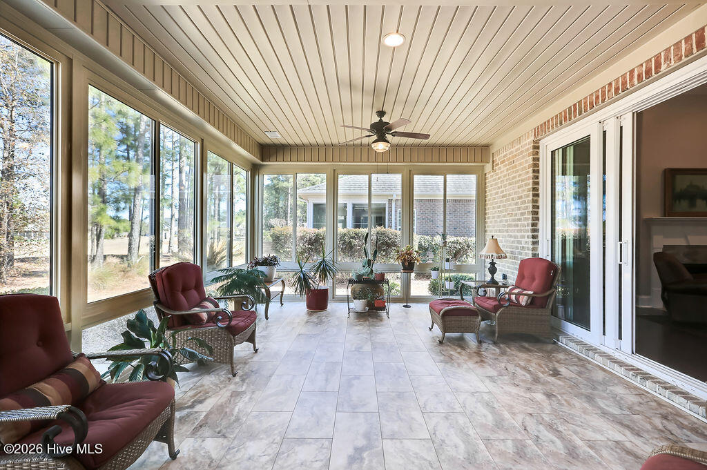 100554017 | Photo 21