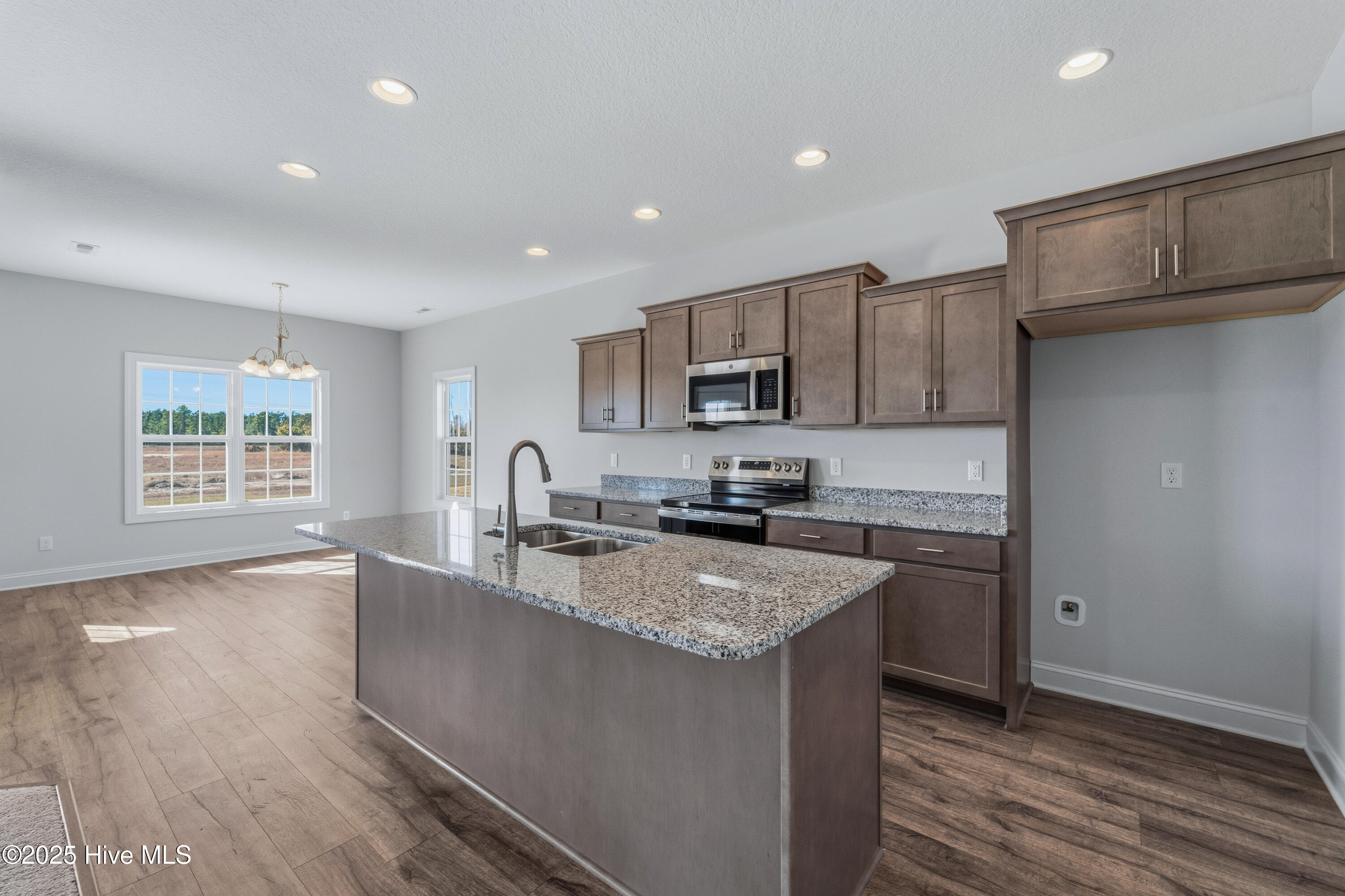 100514766 | Photo 19