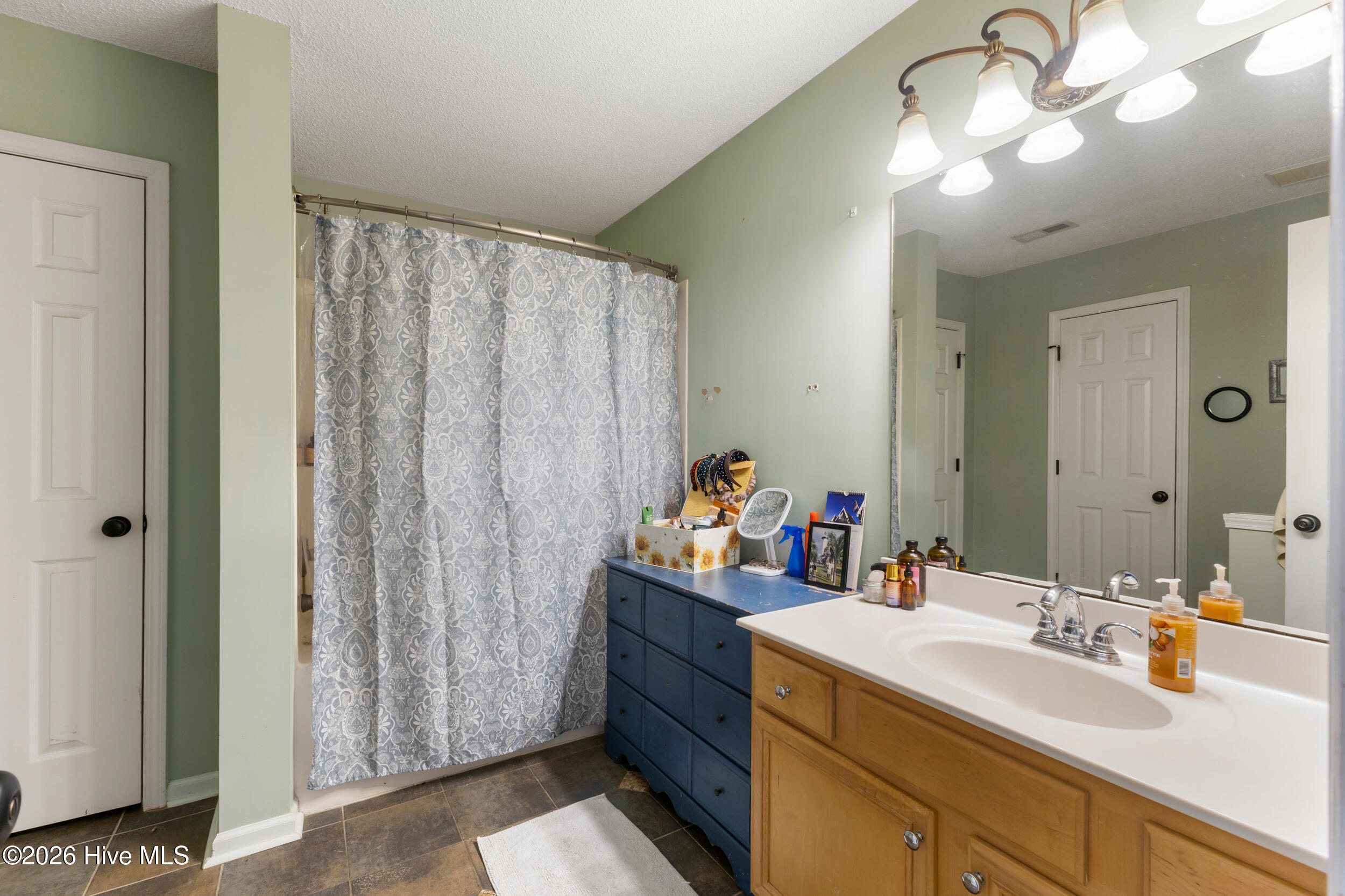 100549316 | Photo 13