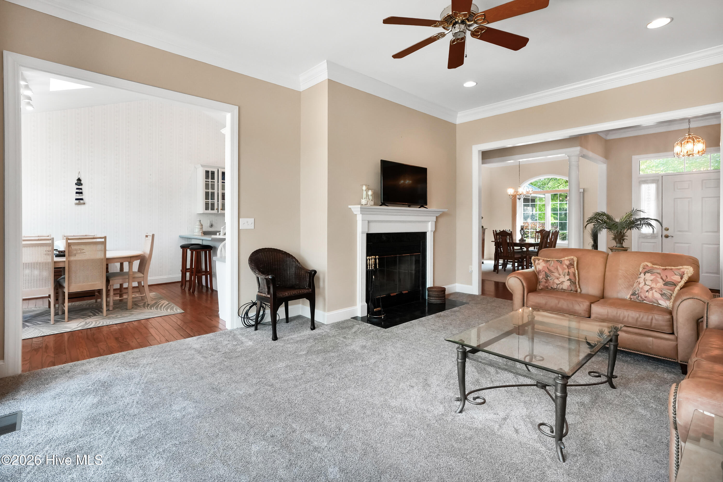 100567703 | Photo 11