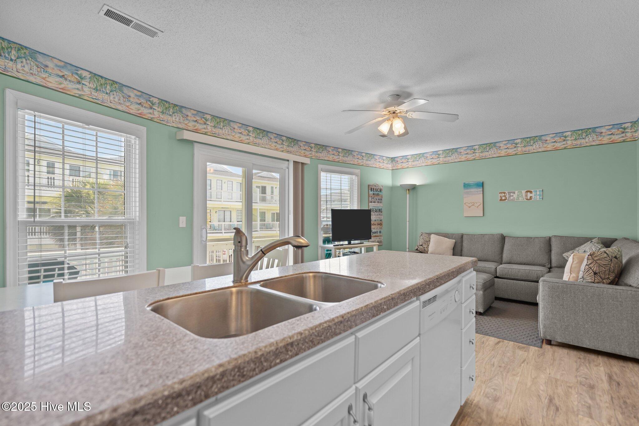 100554809 | Photo 13