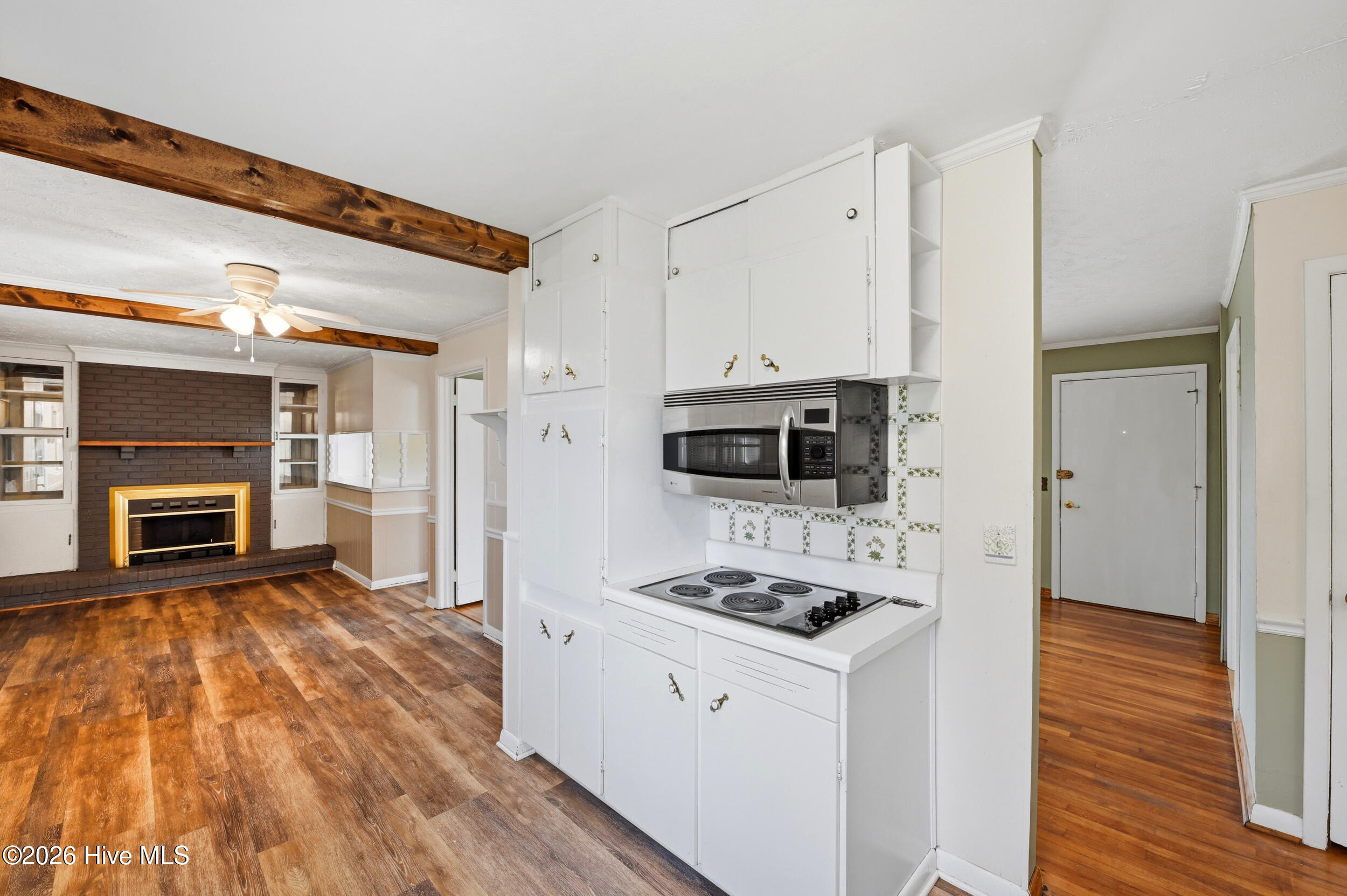 100562912 | Photo 14