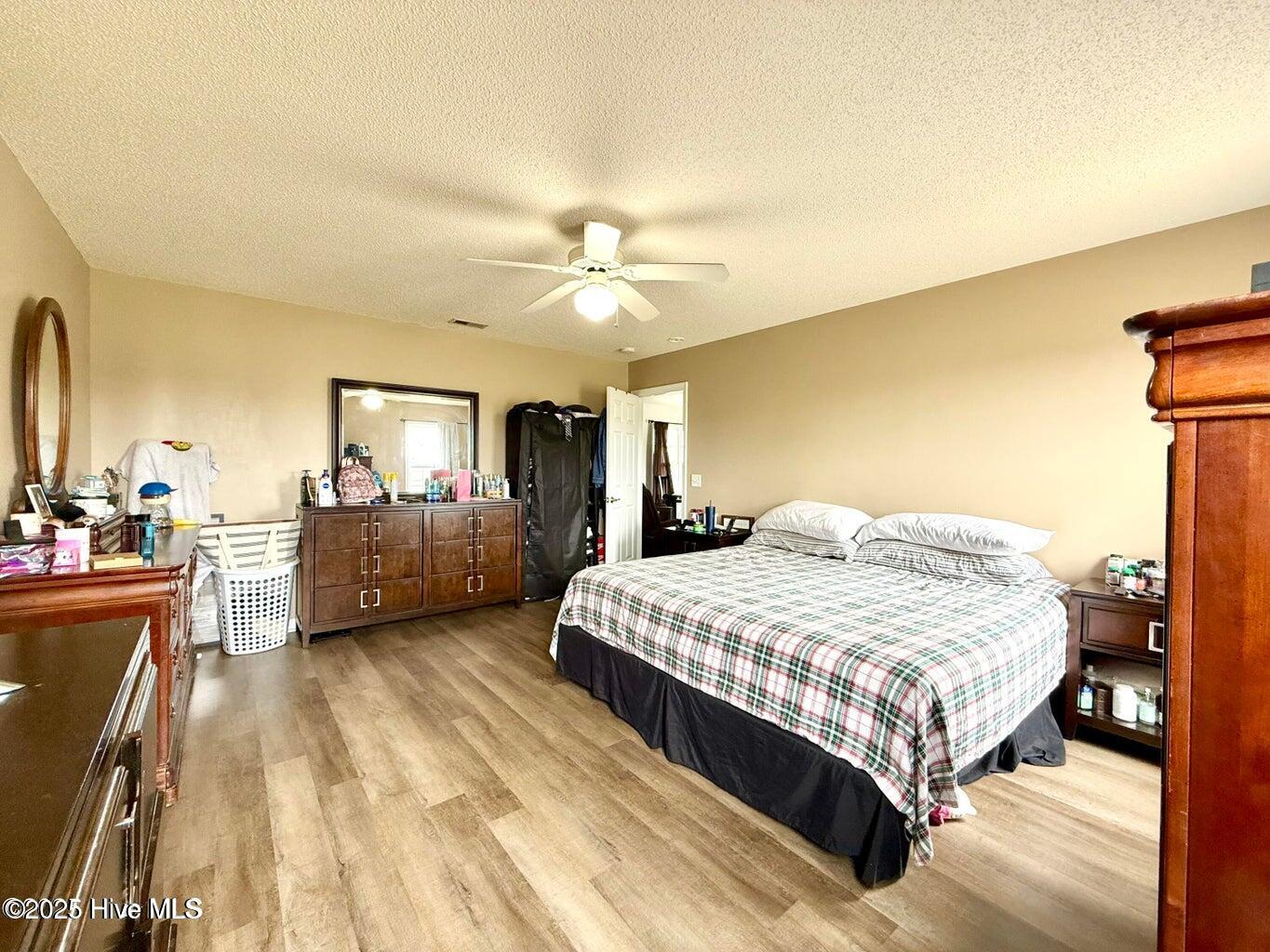 100528978 | Photo 25