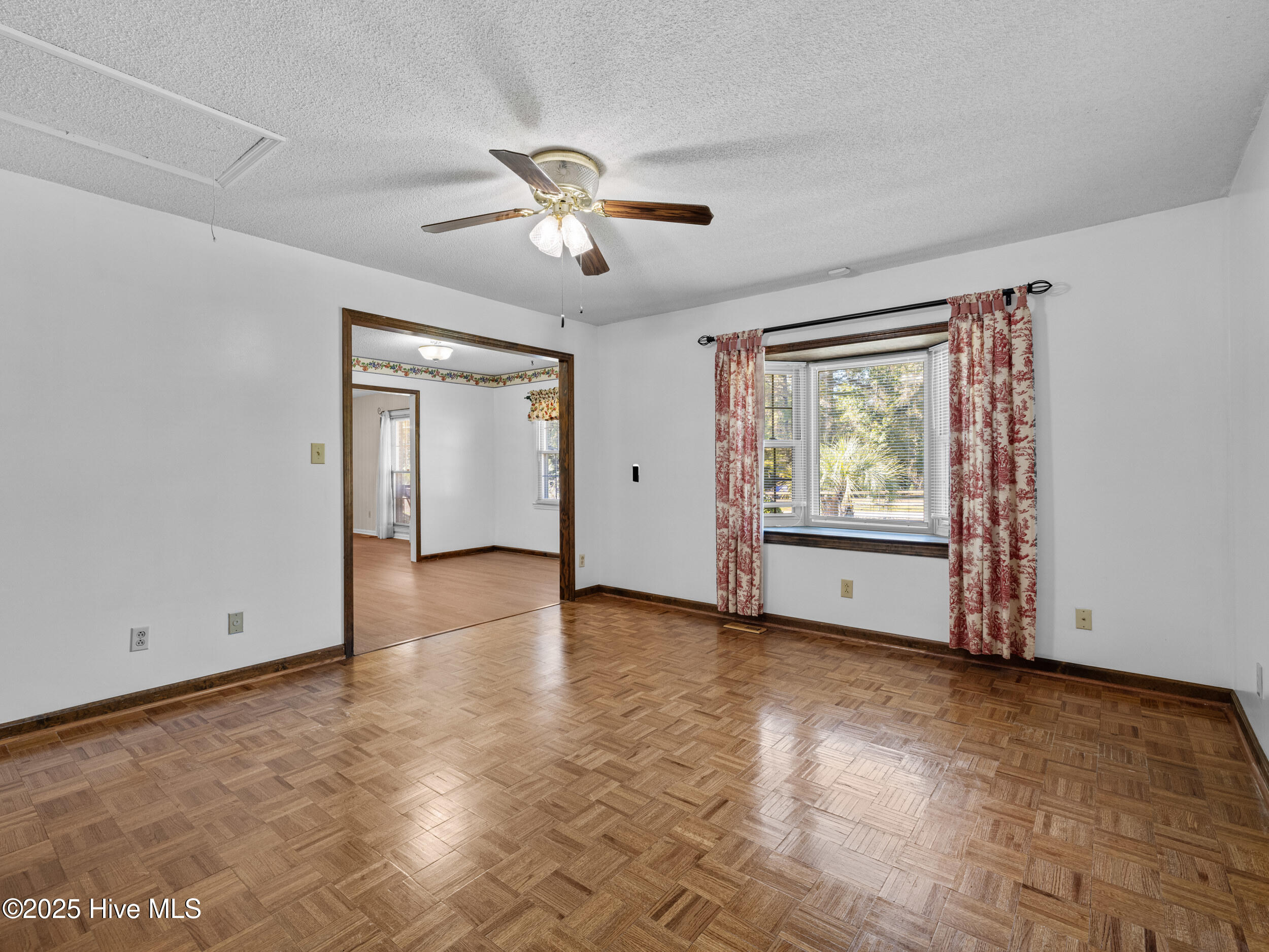 100544325 | Photo 30