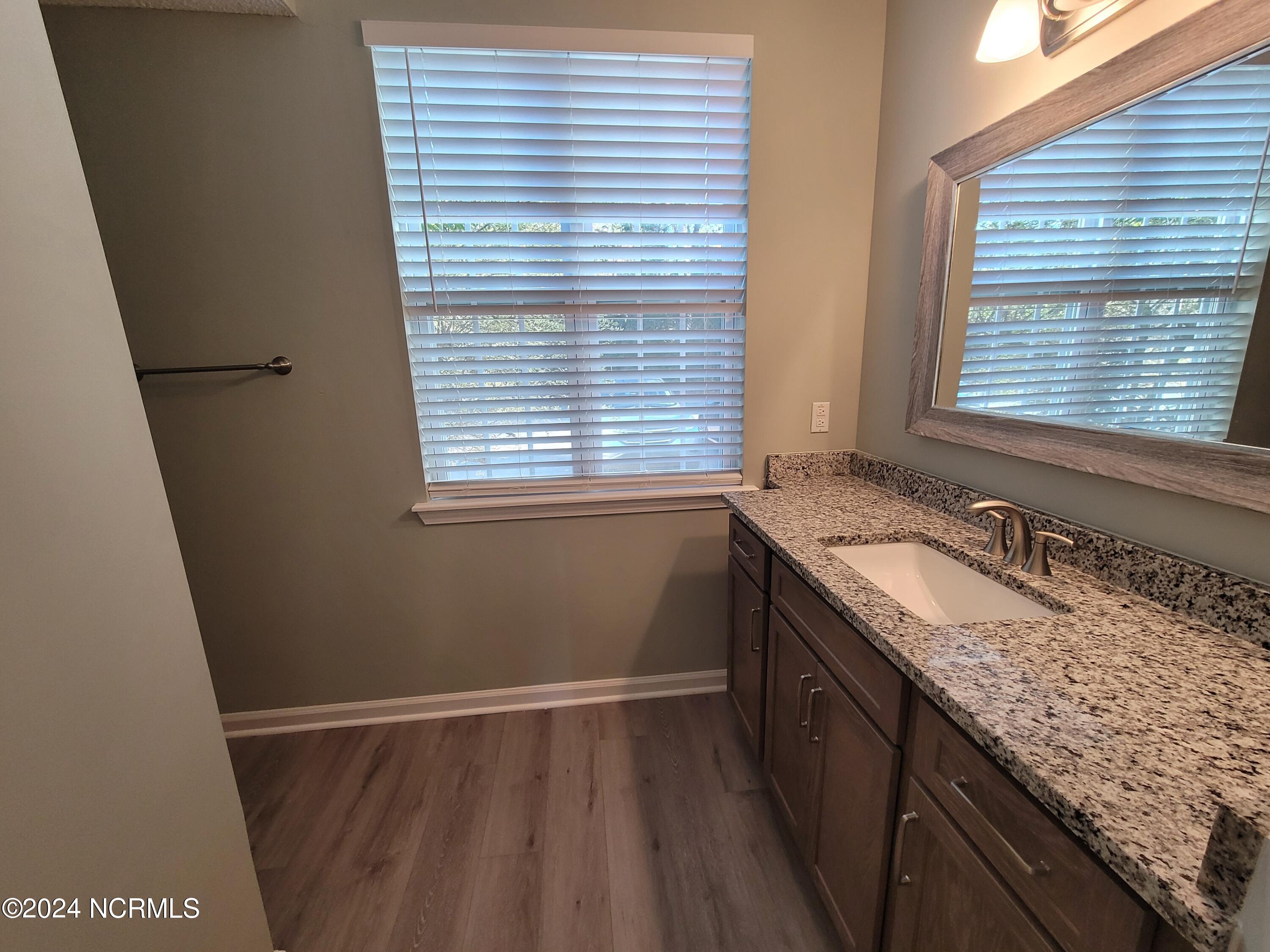 100546926 | Photo 12