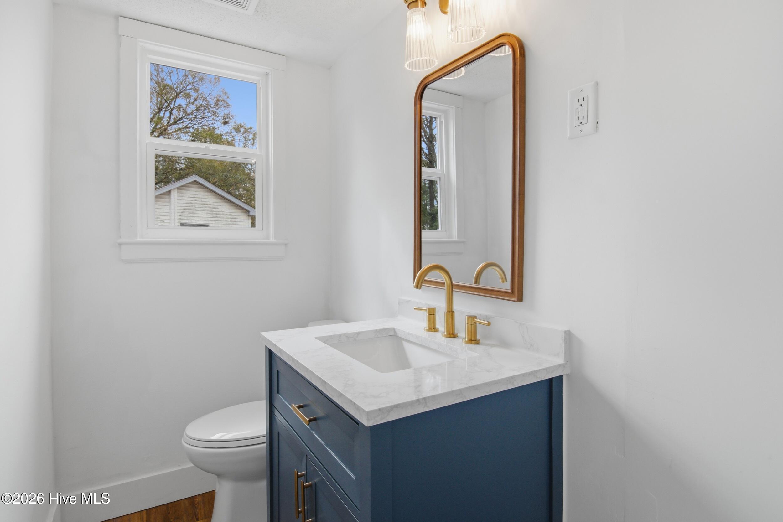 100553328 | Photo 13