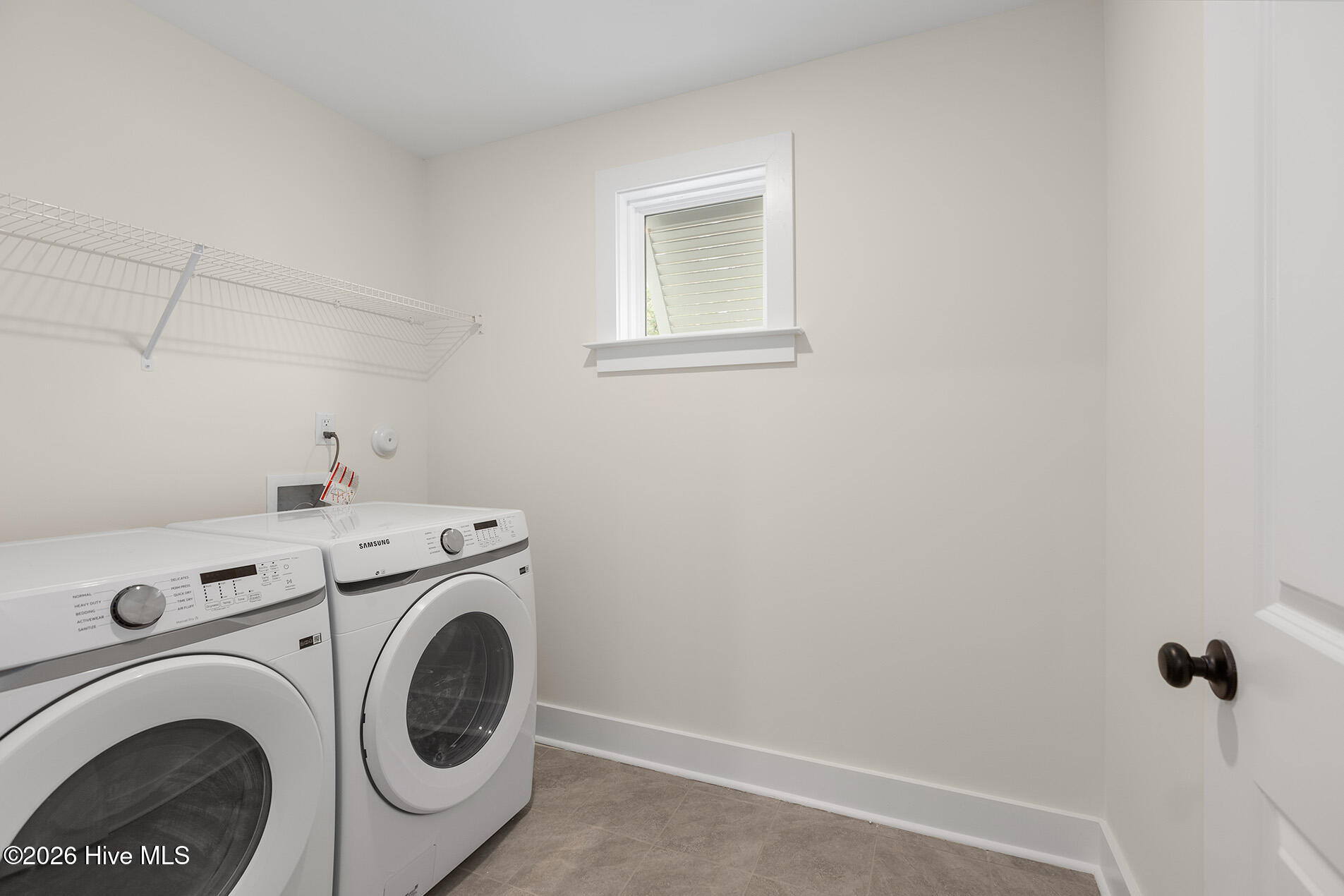 100548609 | Photo 40