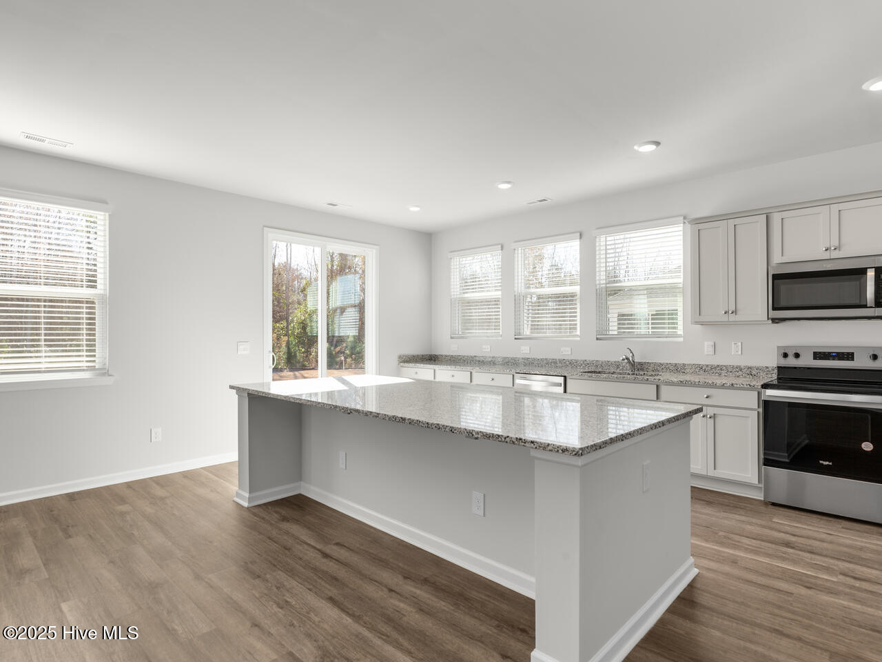 100546260 | Photo 11