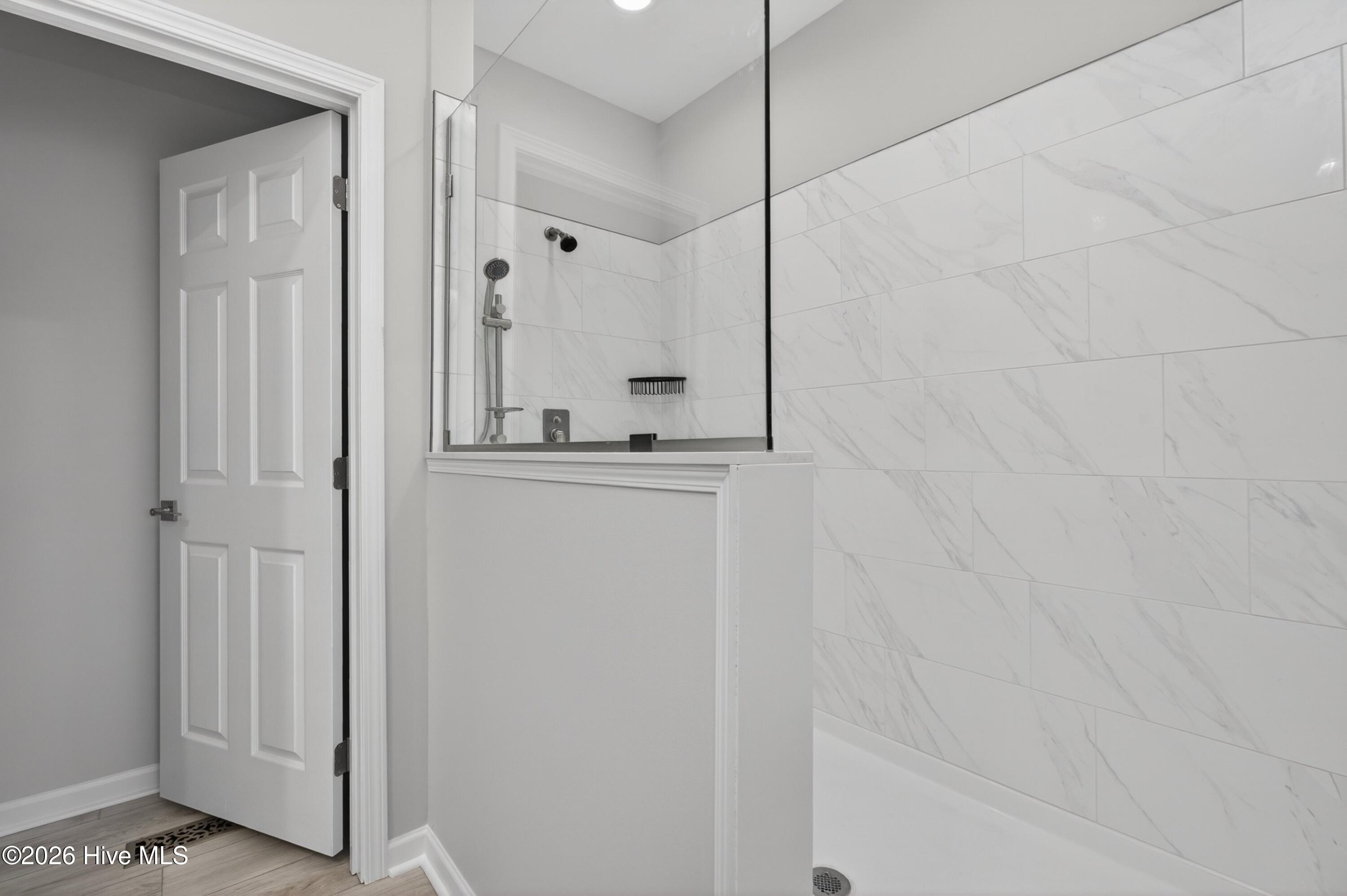 100567047 | Photo 24