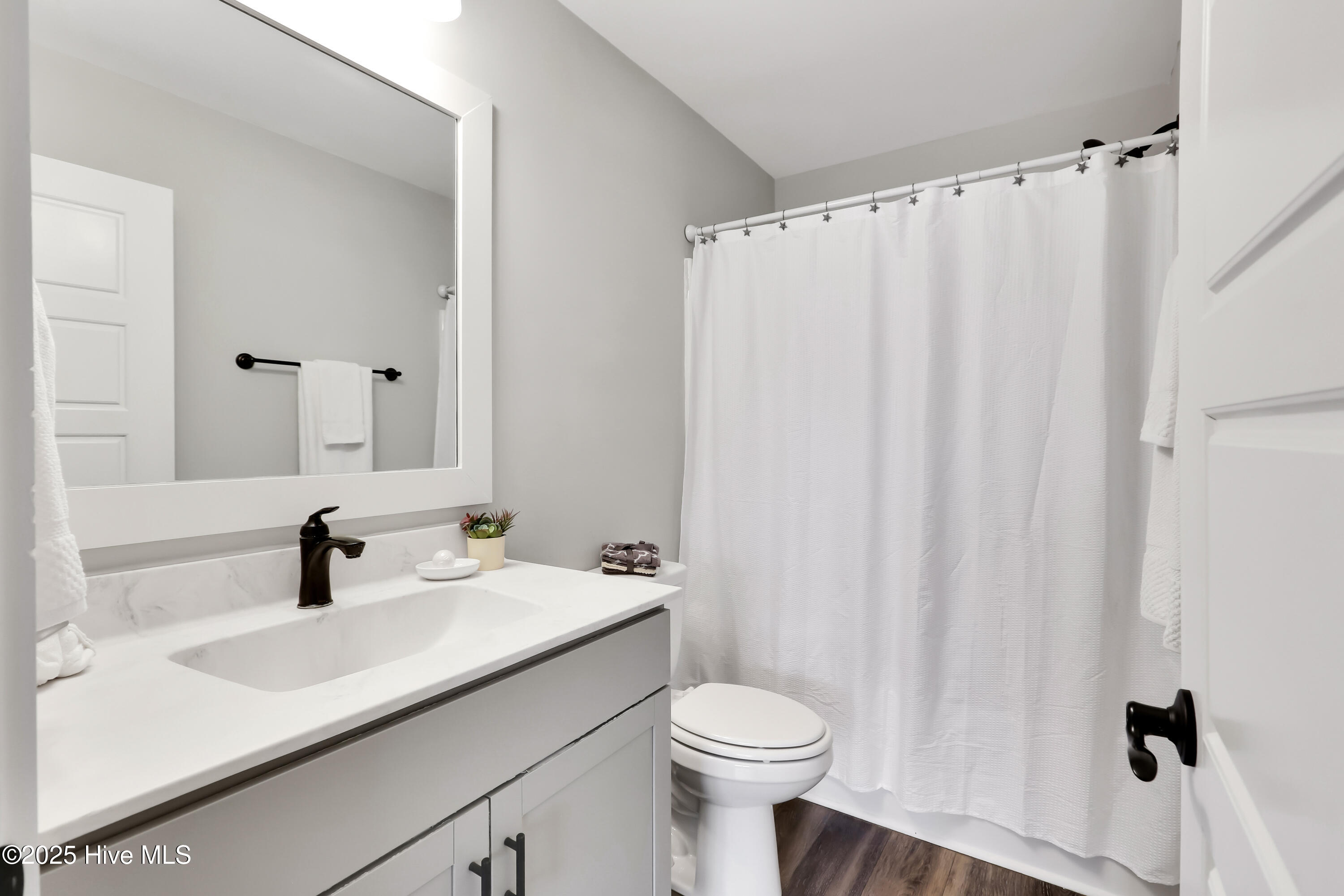 100544245 | Photo 43