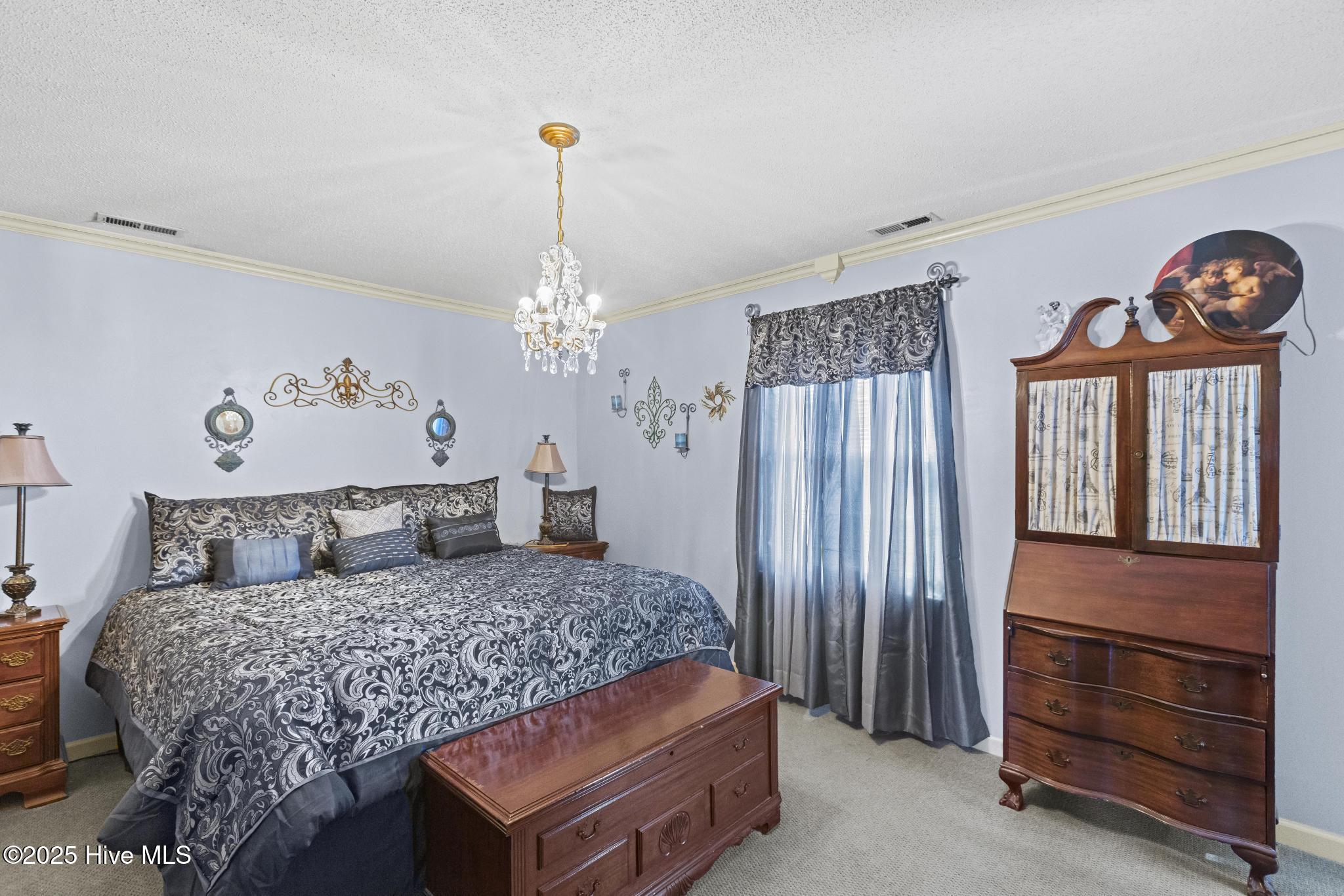 100537186 | Photo 28