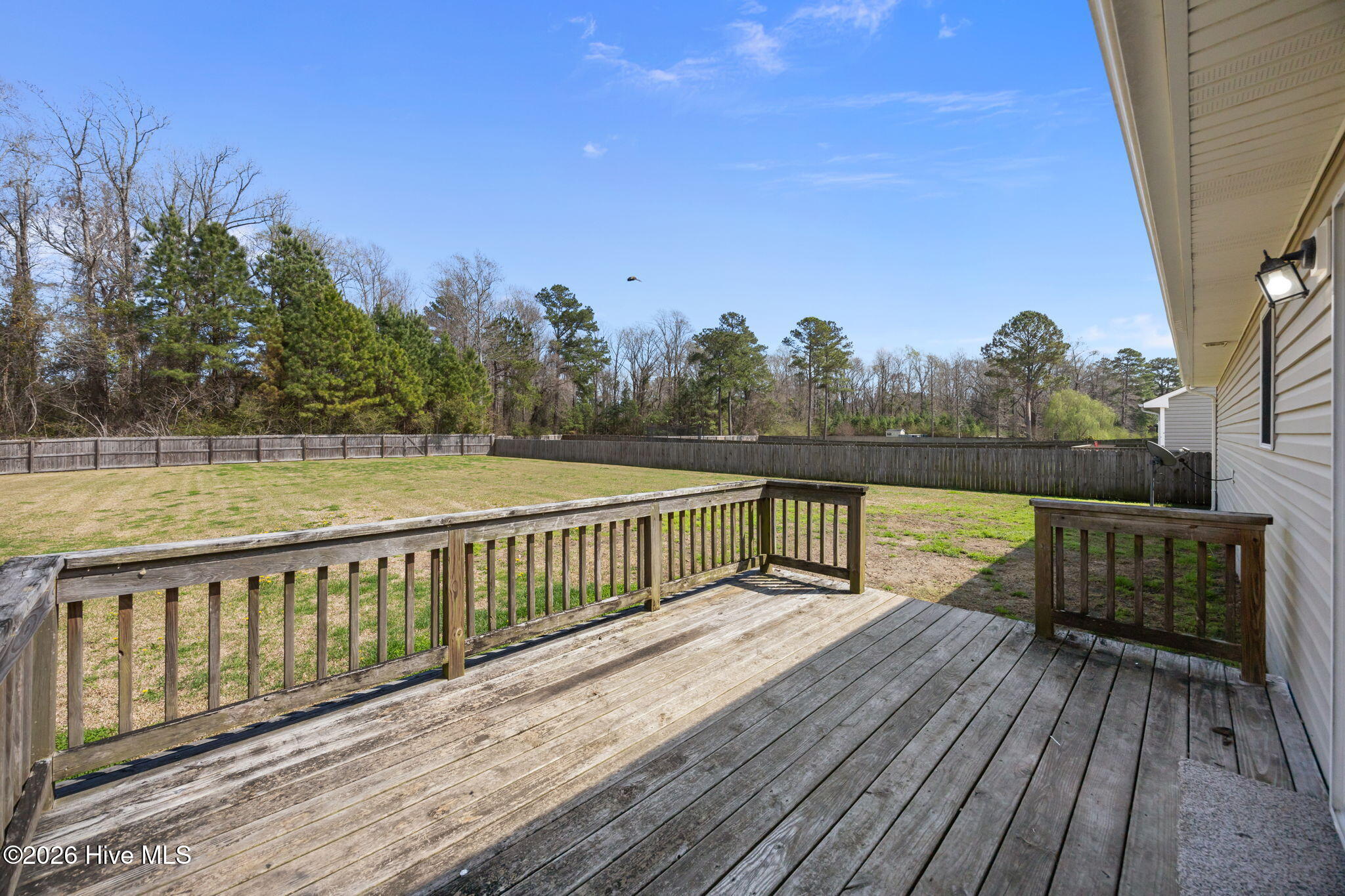 100547713 | Photo 30