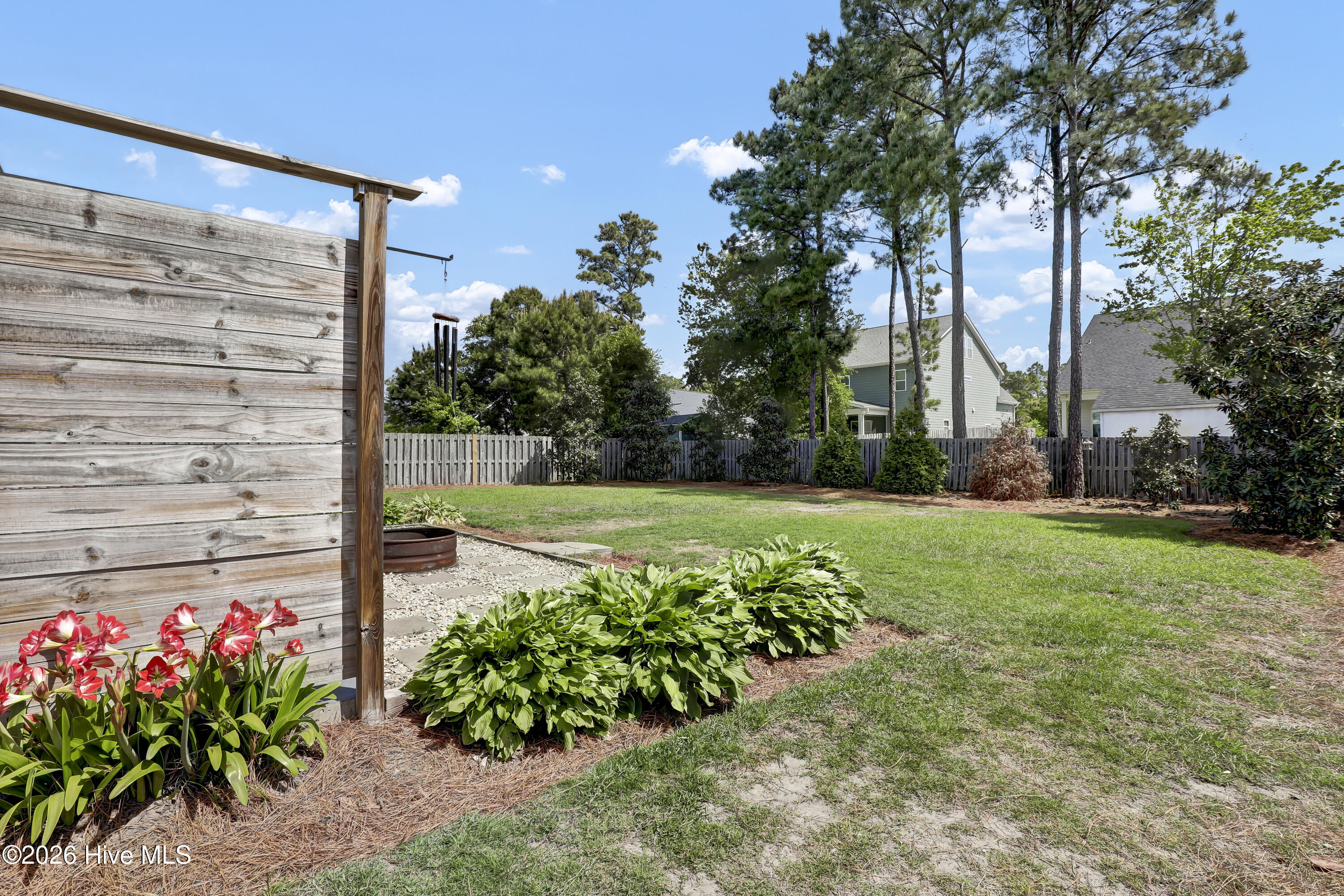 100569248 | Photo 47