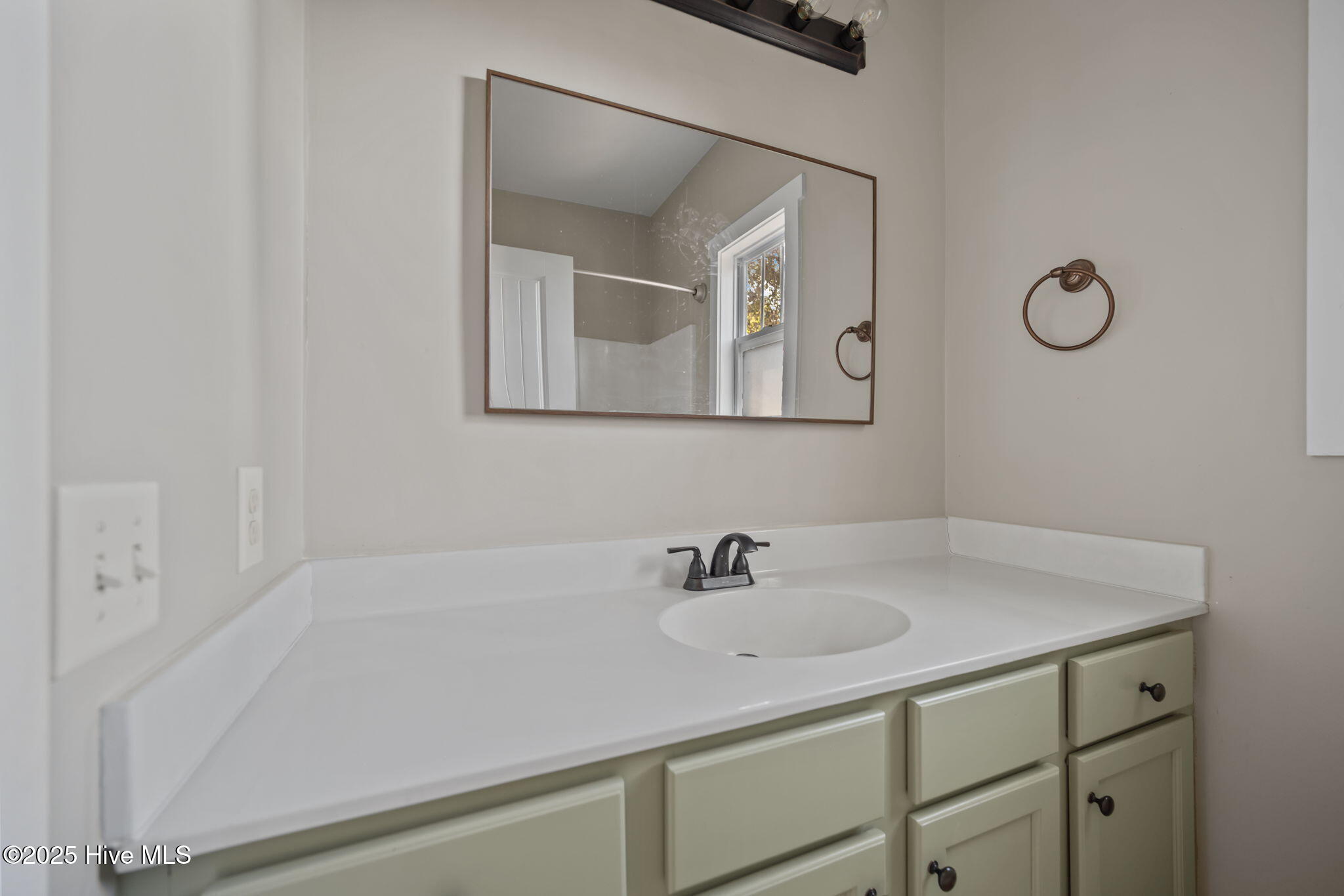 100544828 | Photo 36