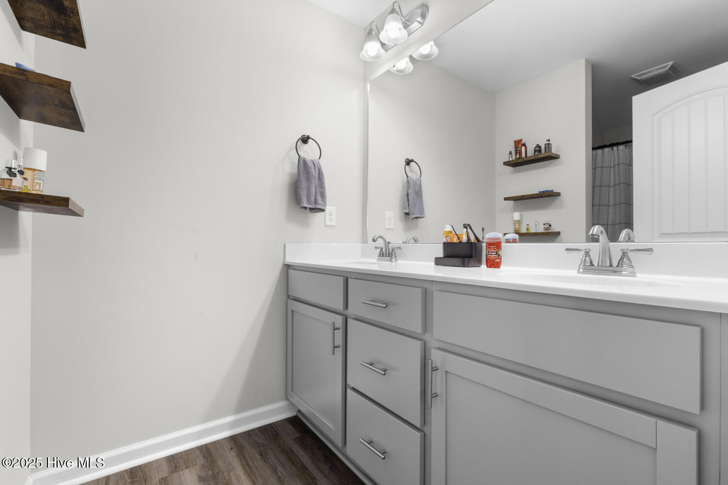 100542191 | Photo 26