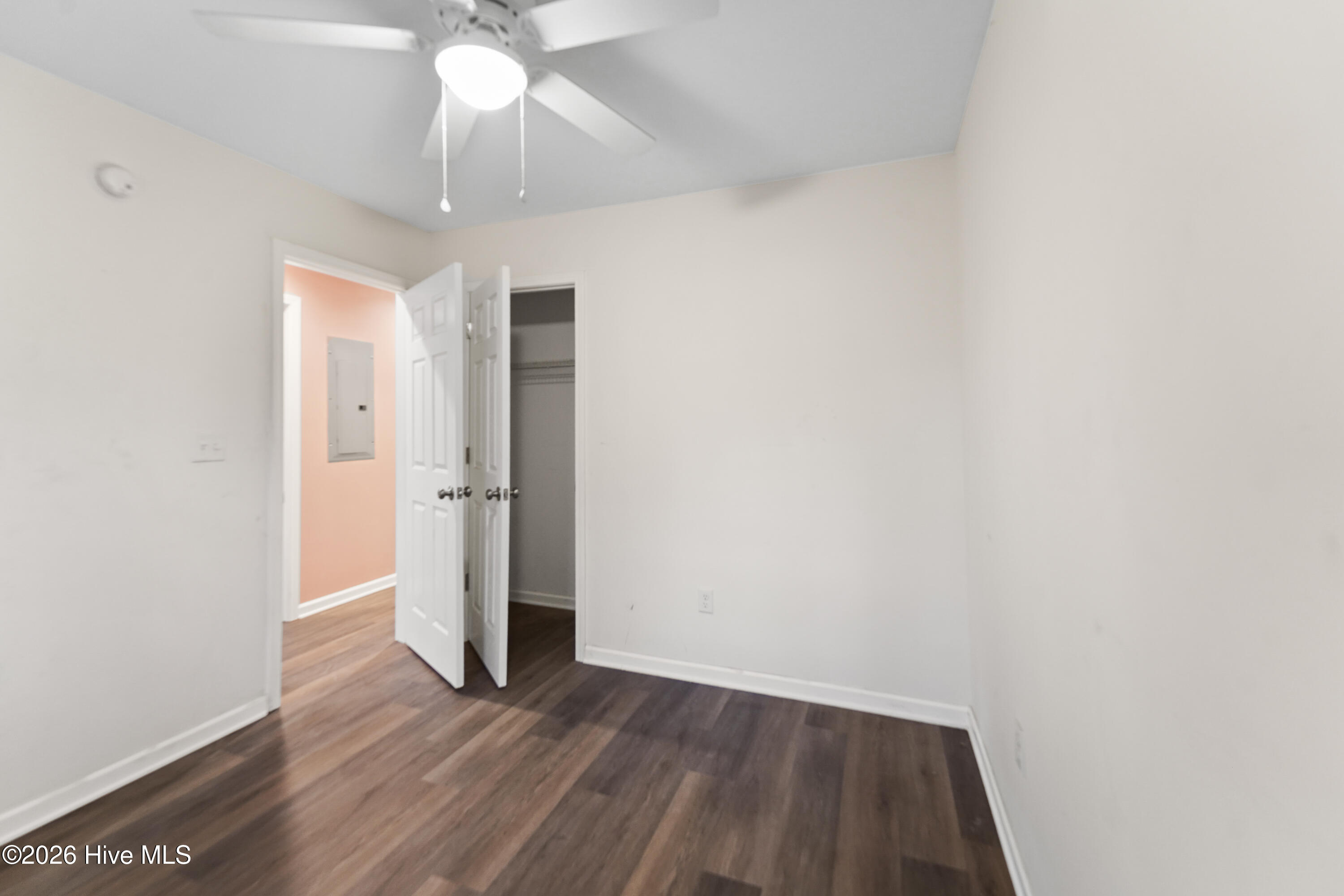 100548487 | Photo 50