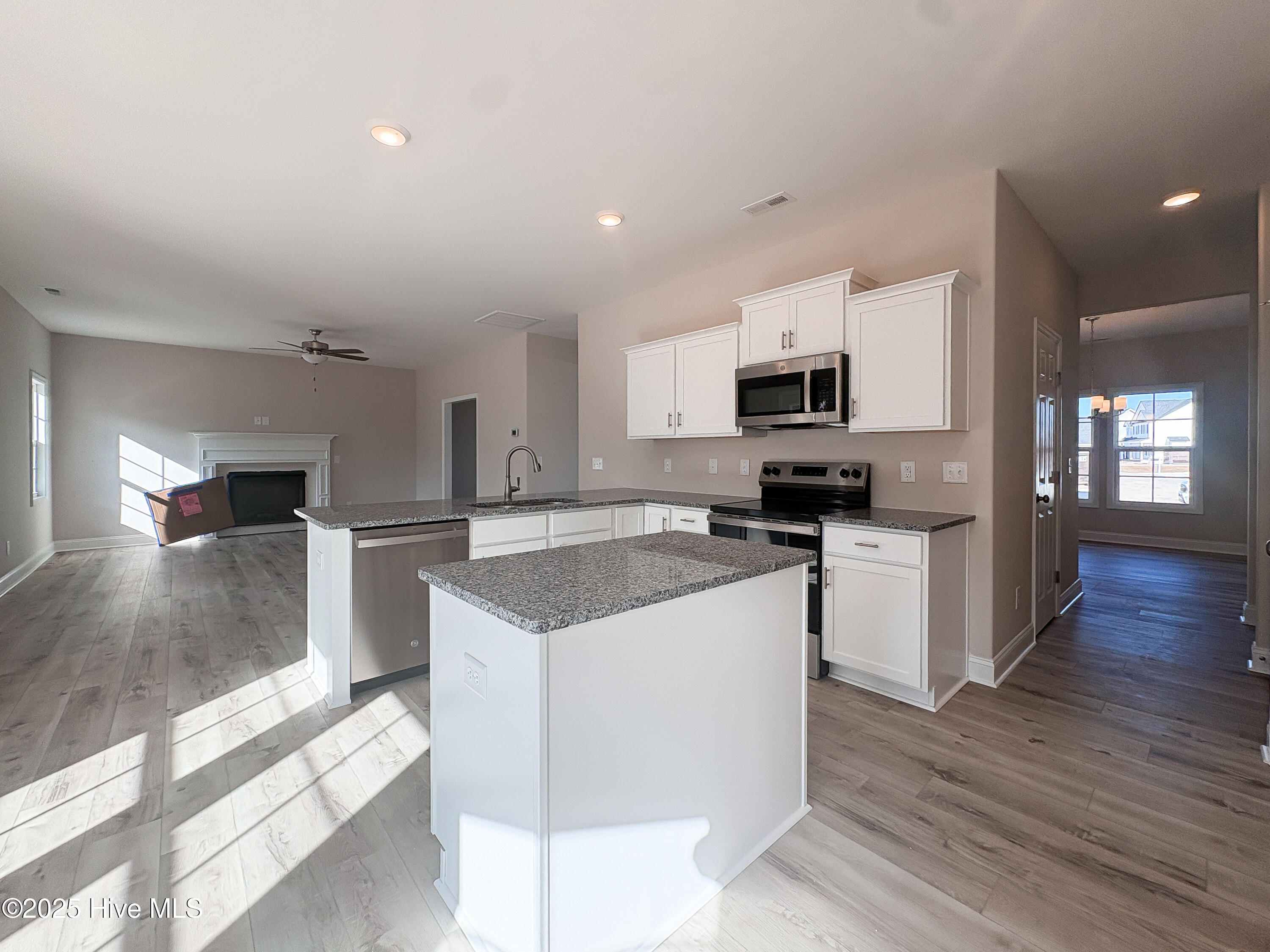 100544649 | Photo 13