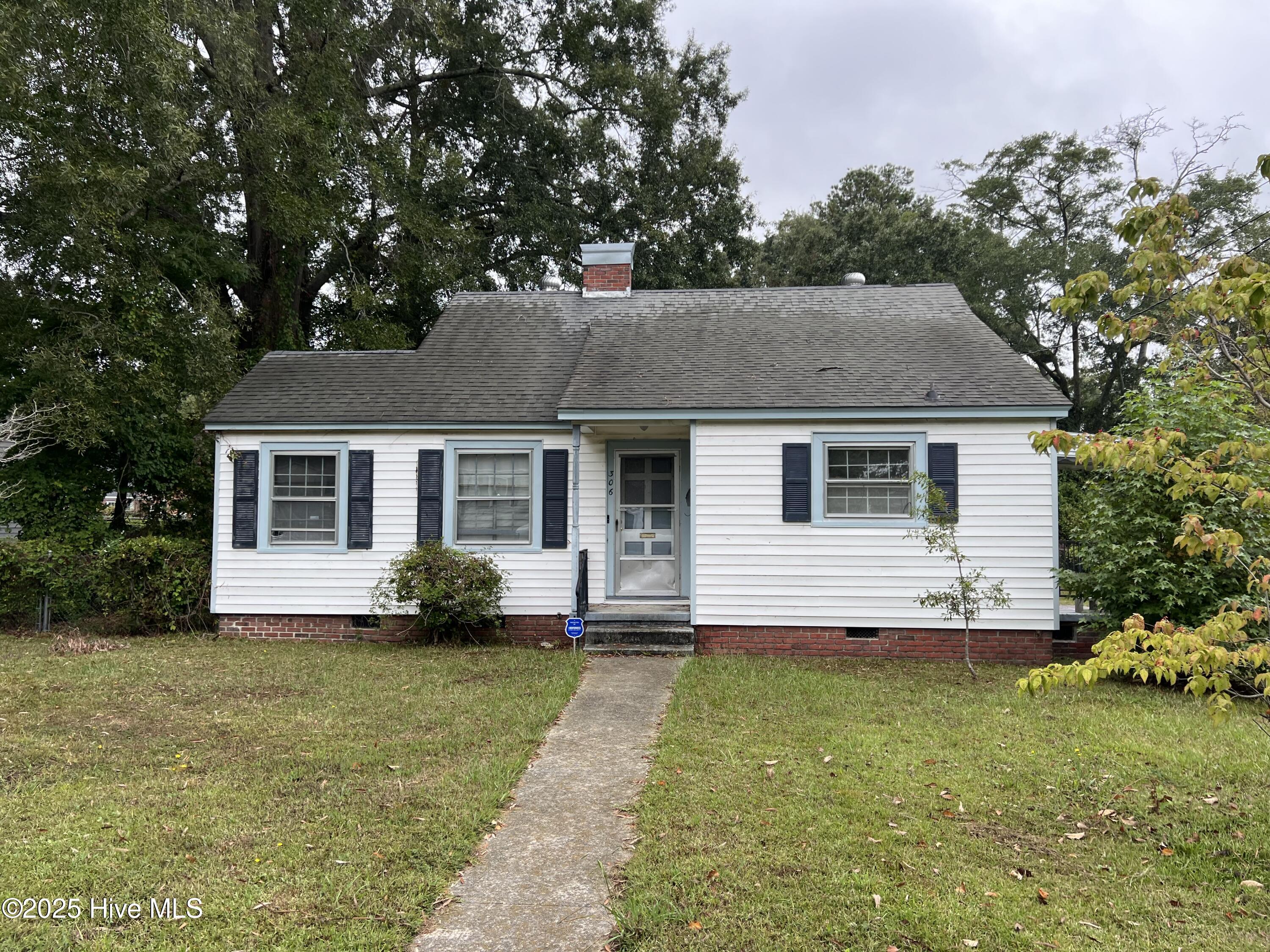 Homes for sale in Kinston, NC | 306 Woodlawn Dr, Kinston, NC 28501 | MLS# 100535748