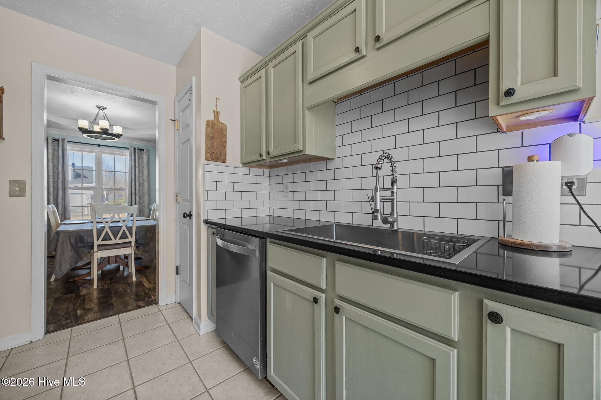 100549492 | Photo 15