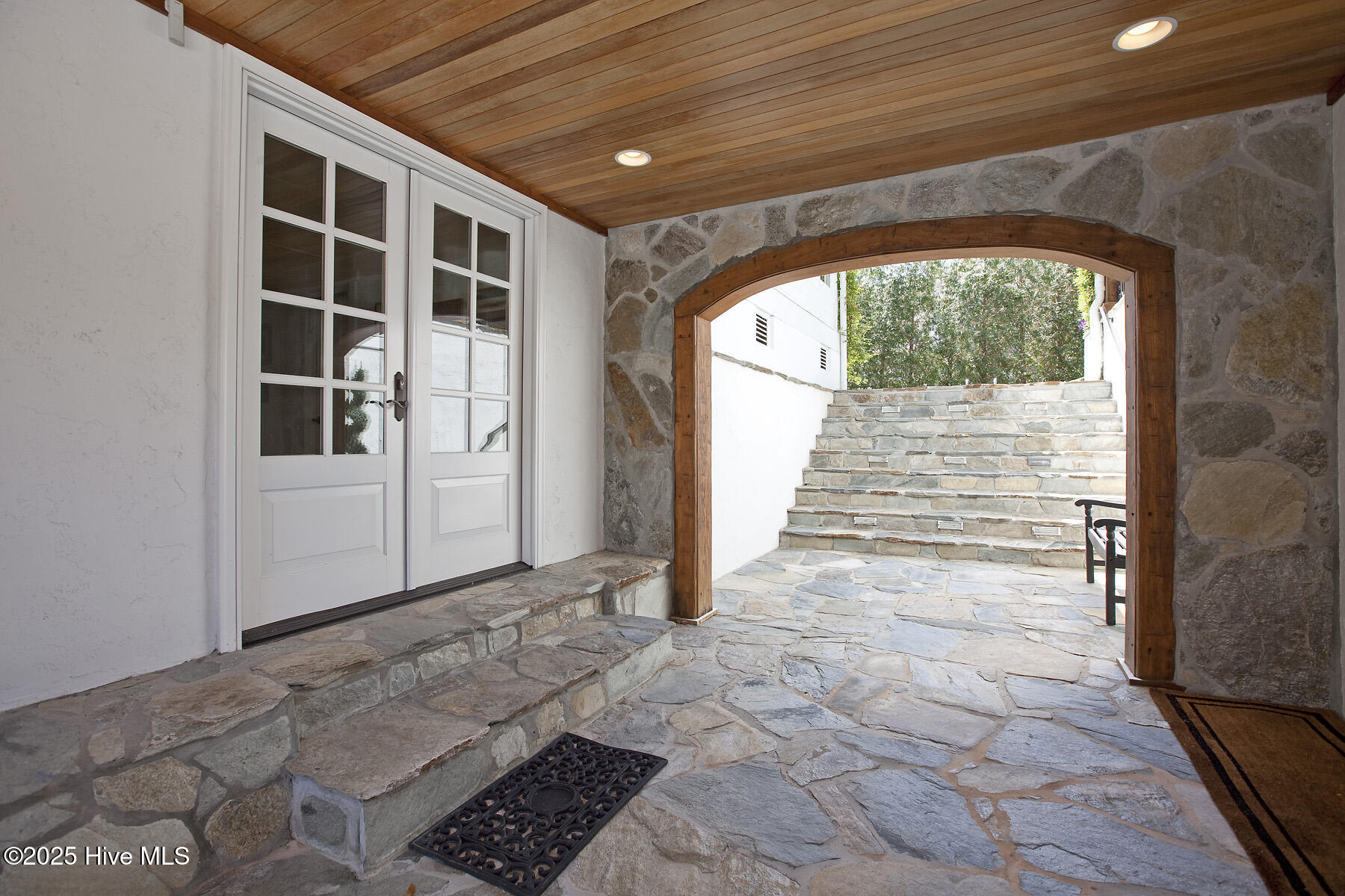 100560338 | Photo 94