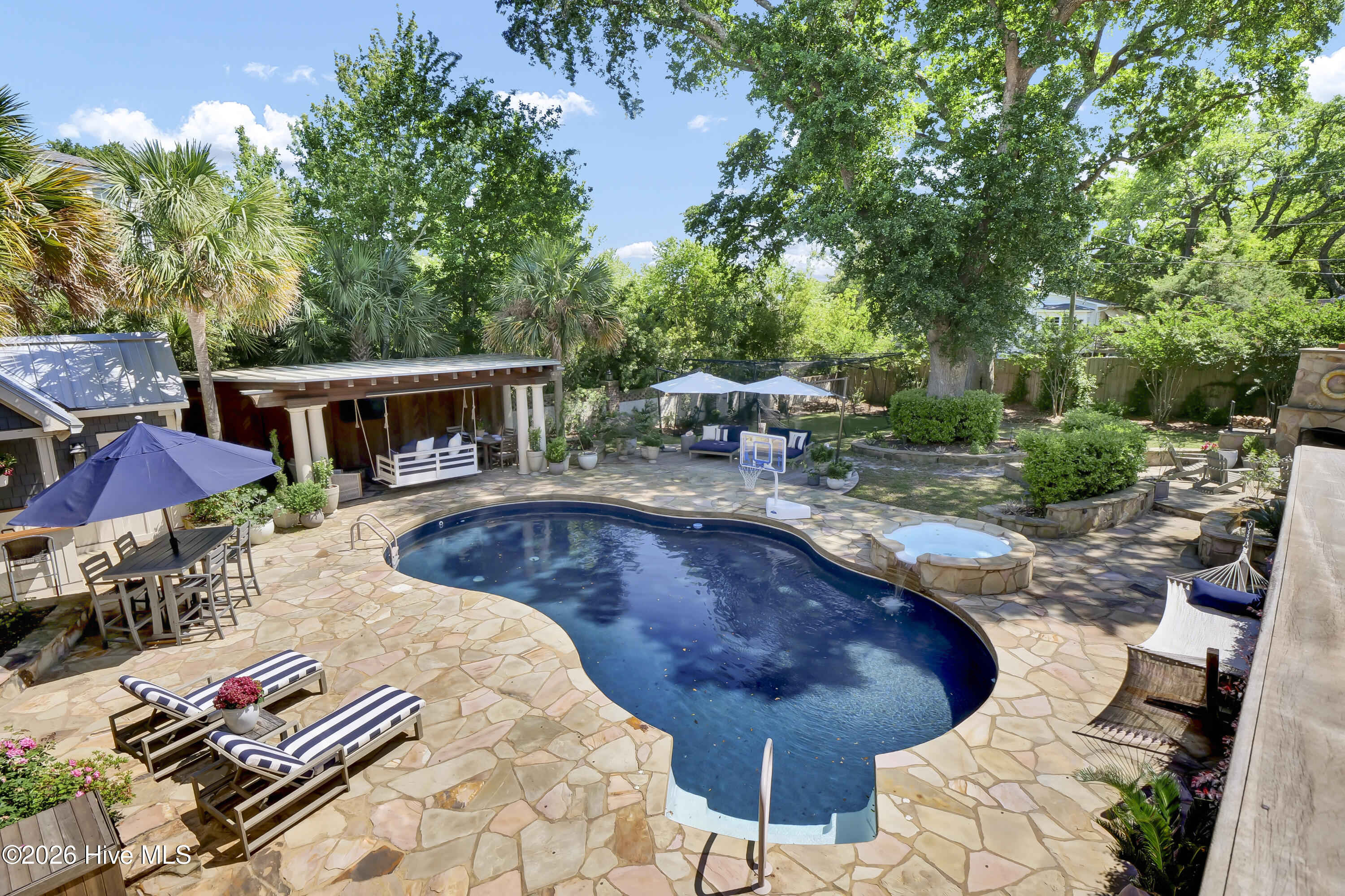 100552686 | Photo 65