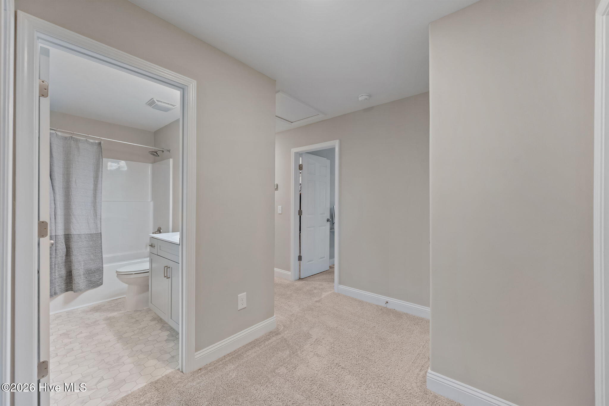 100560857 | Photo 32