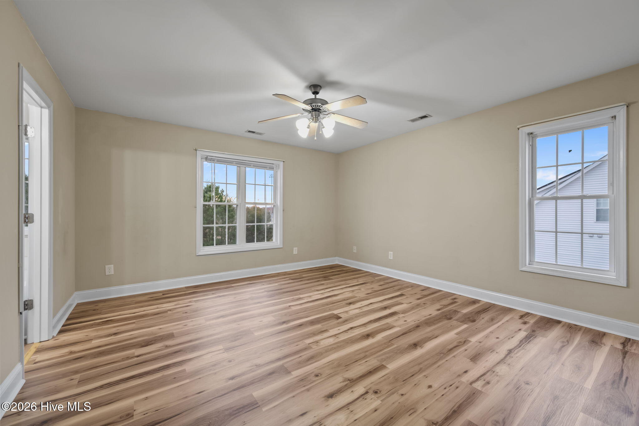 100548708 | Photo 27