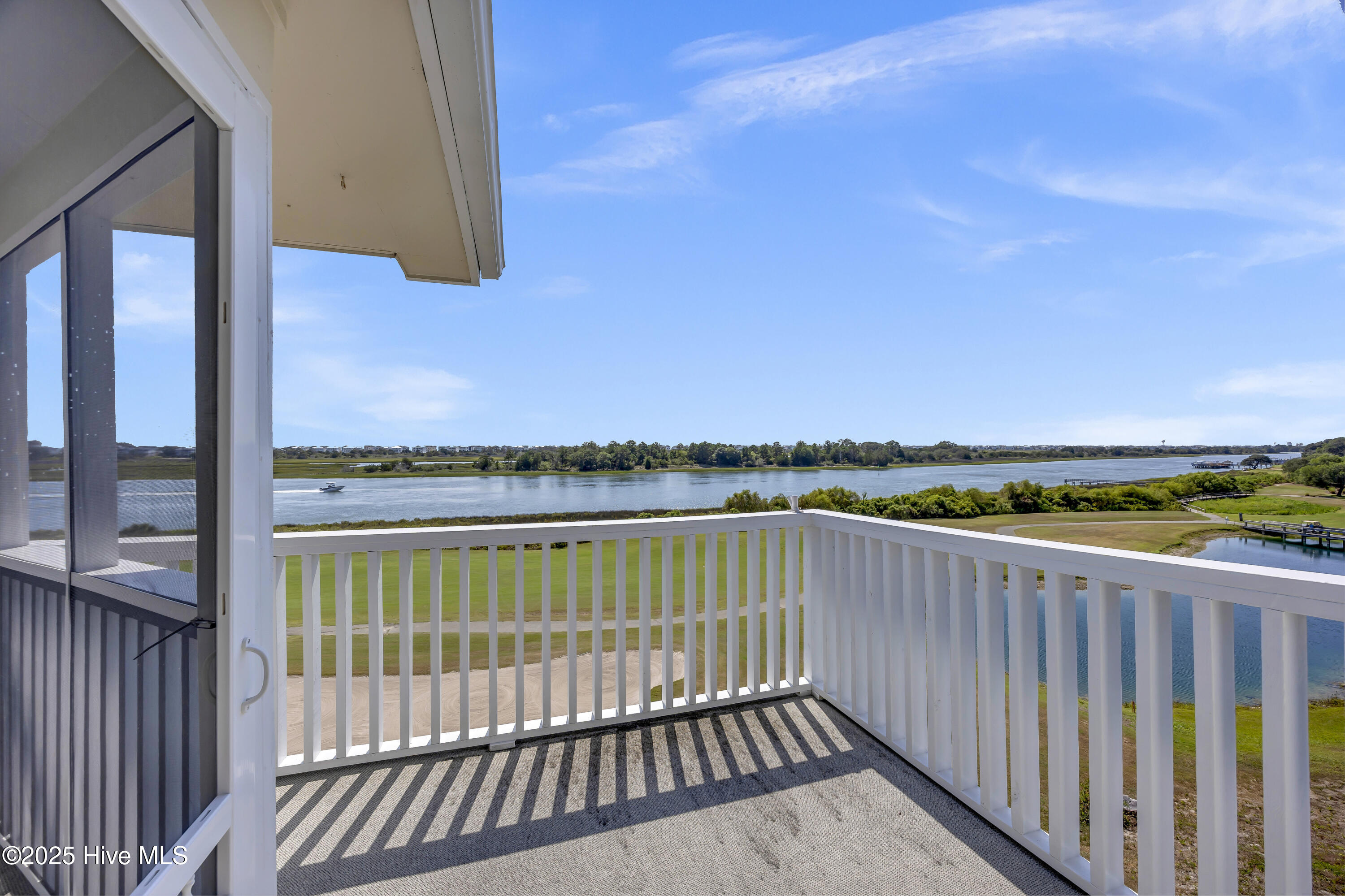 100533444 | Photo 14