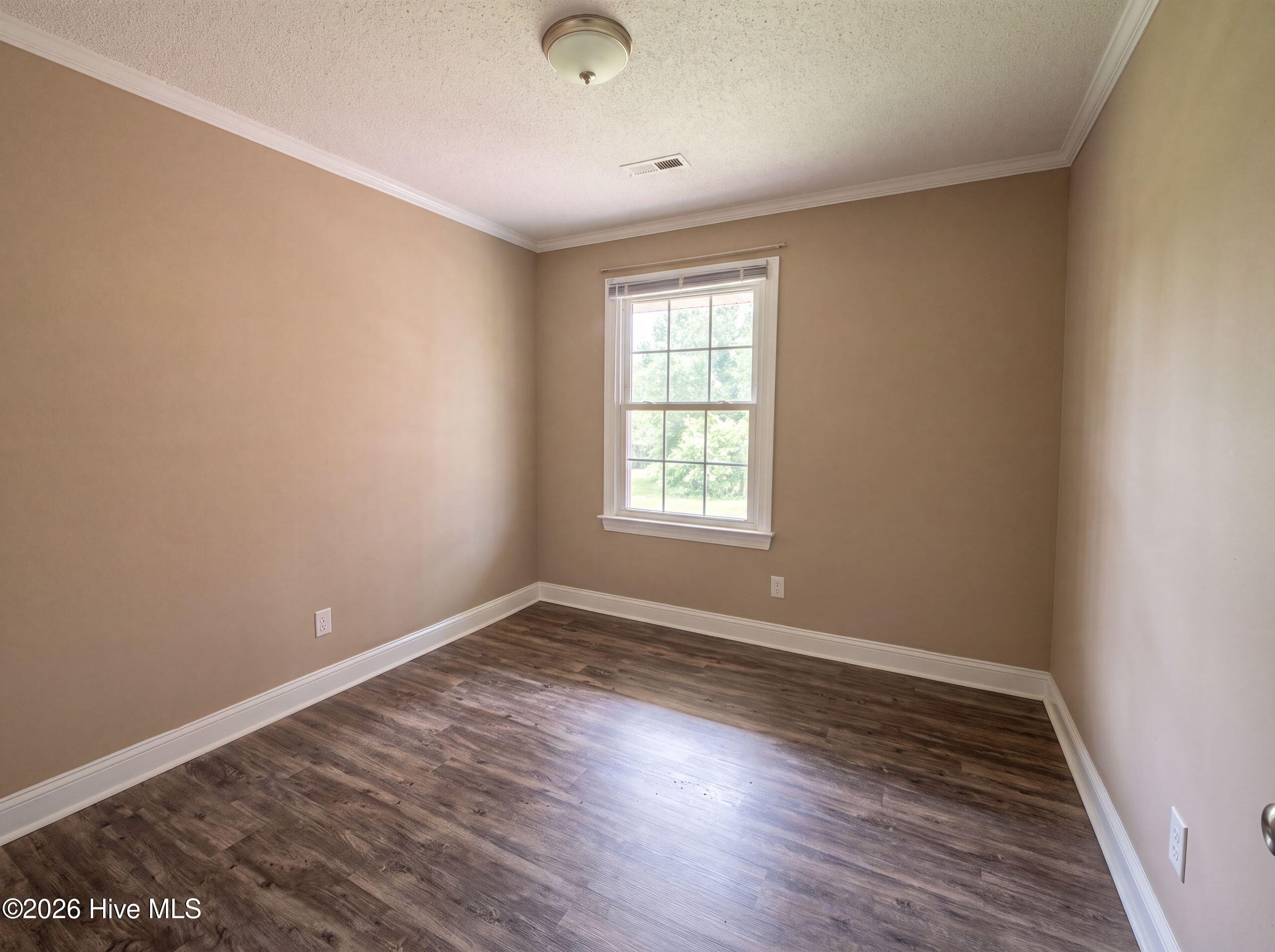 Exterior photo of 2401 N Hills Dr, New Bern, NC 28562. MLS: 100587411