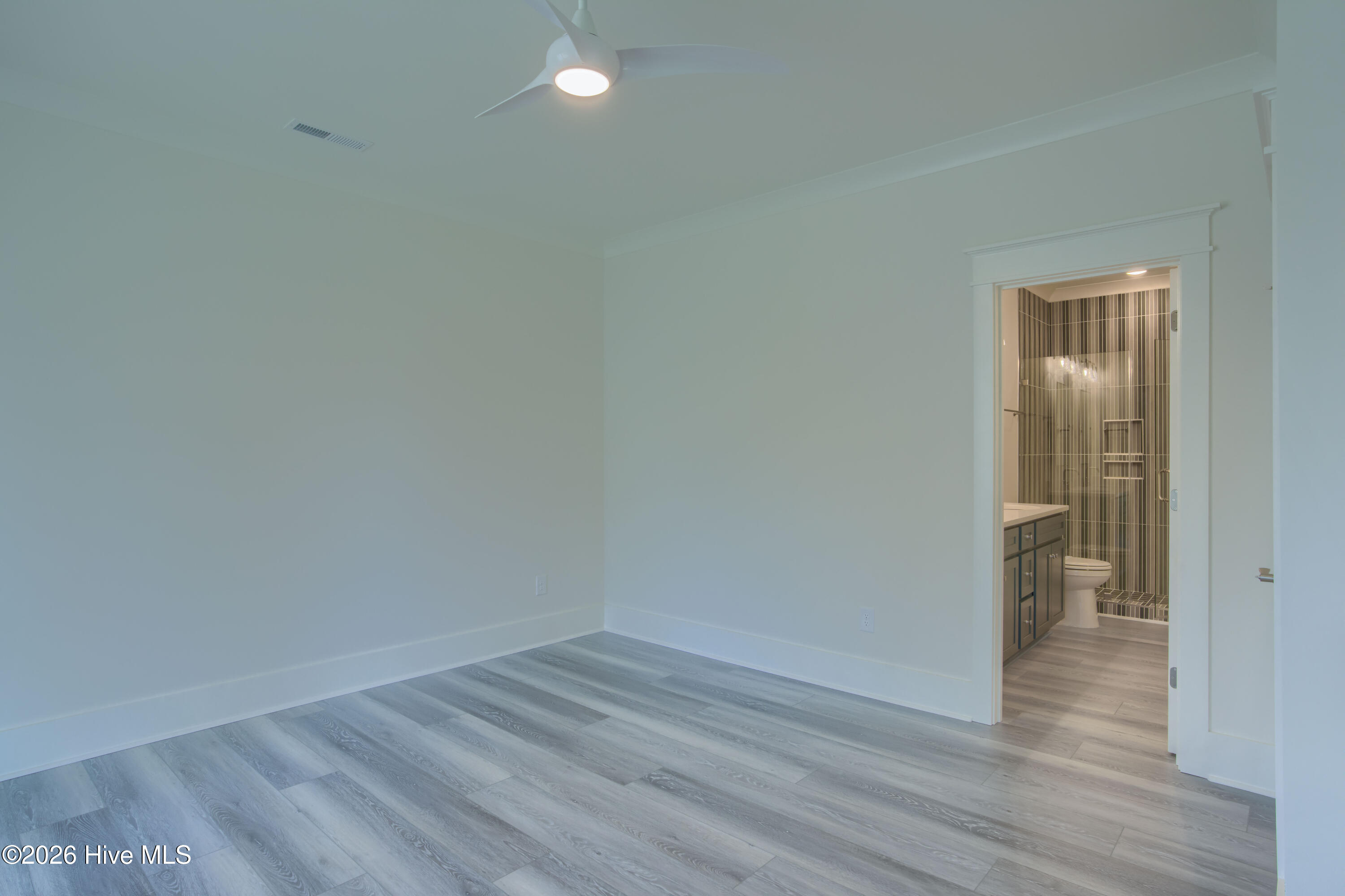 100559746 | Photo 23