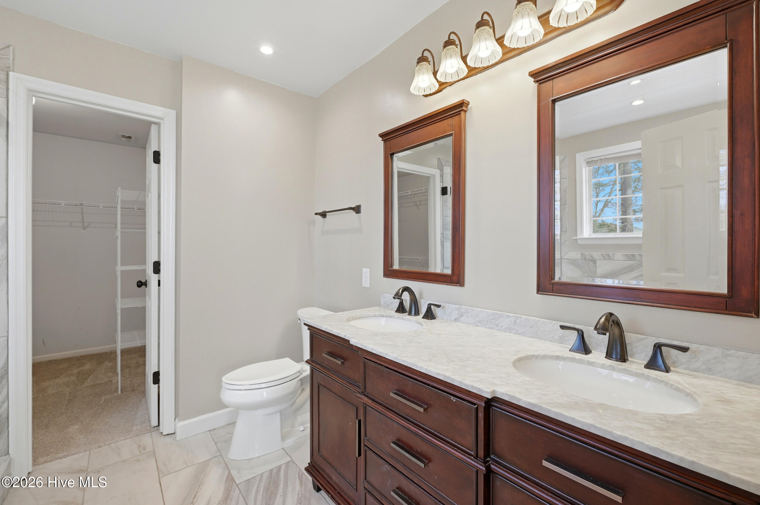 100559953 | Photo 26