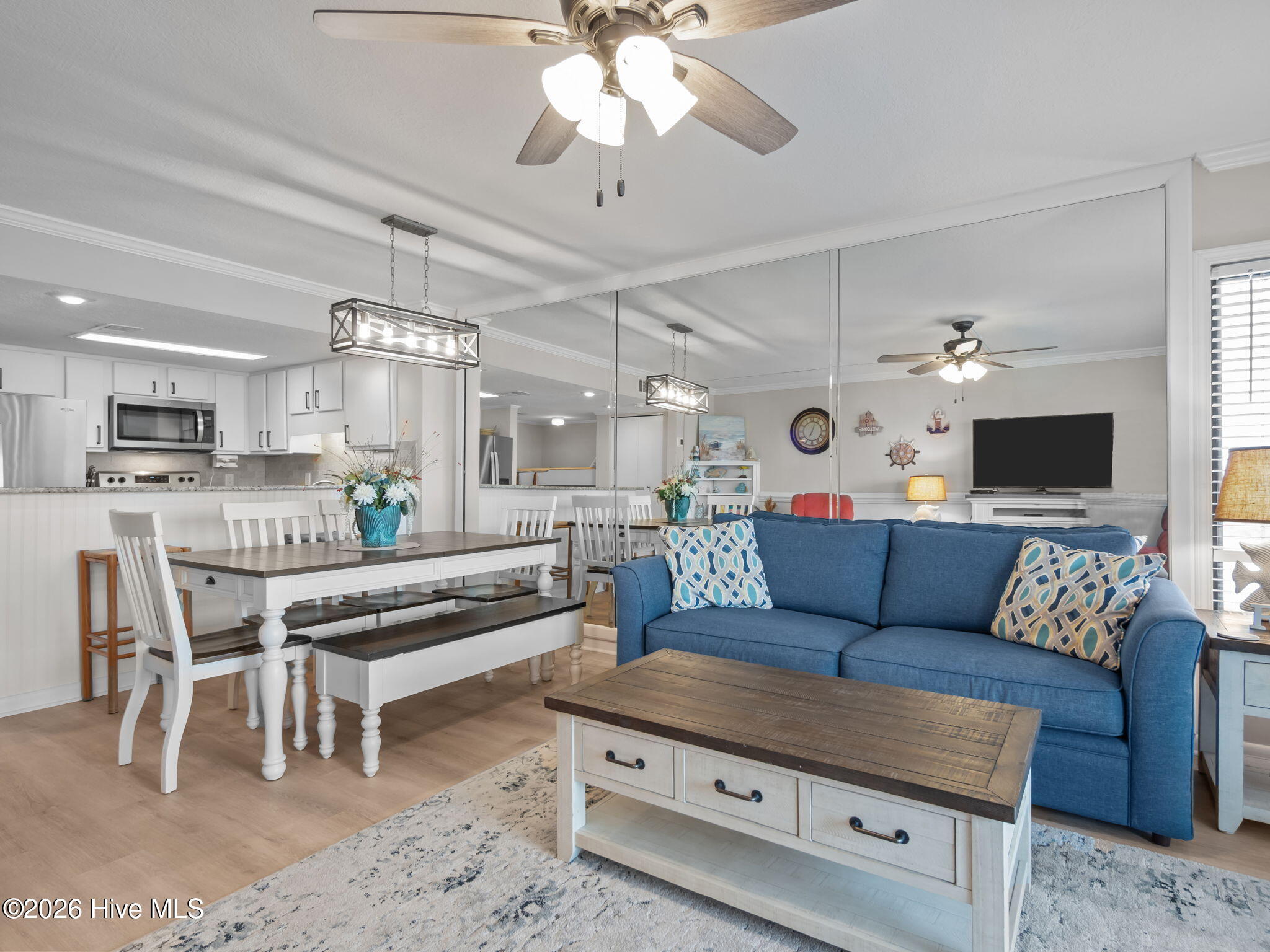 100550428 | Photo 10