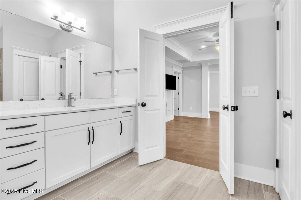 100523445 | Photo 43