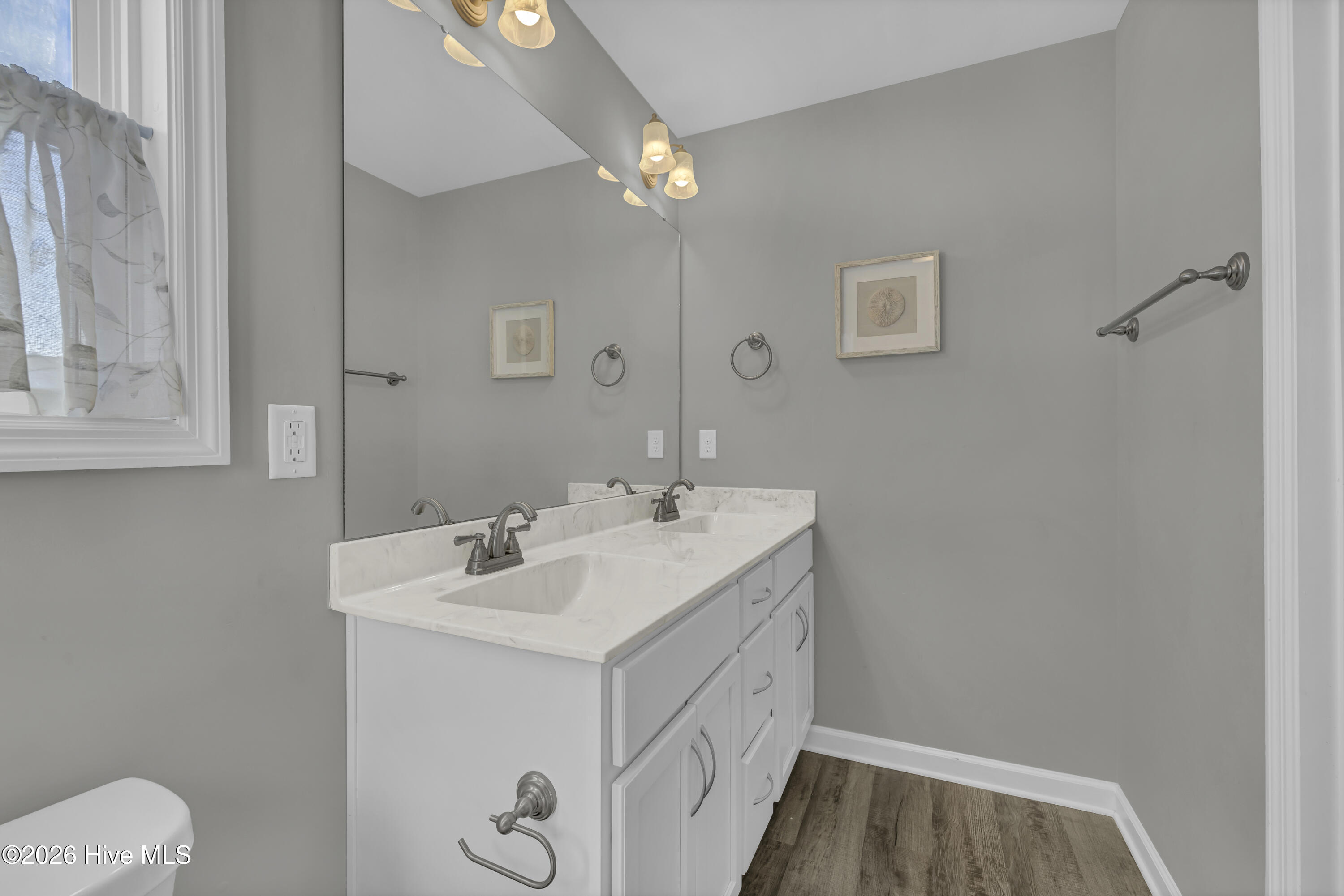 100547519 | Photo 28