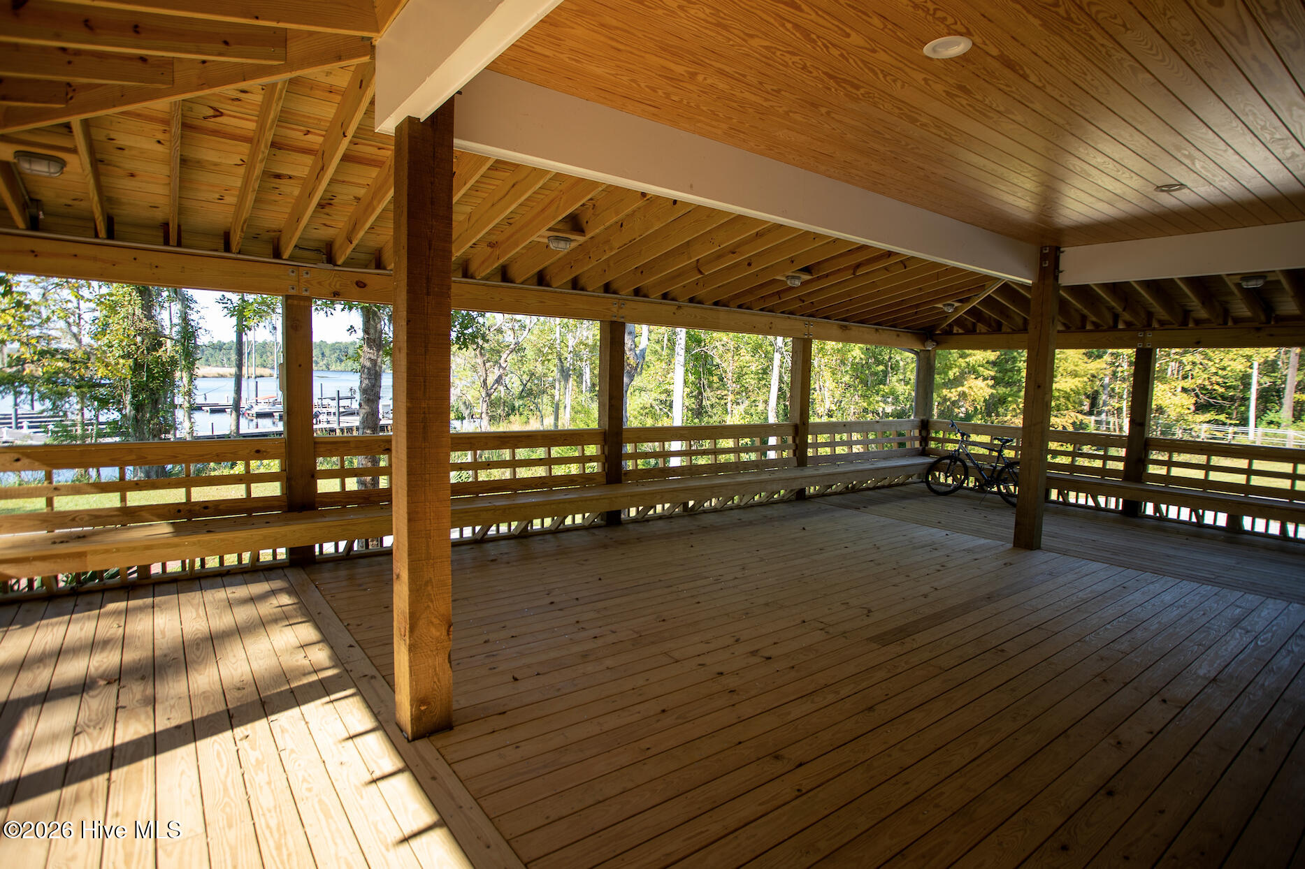 100547594 | Photo 47